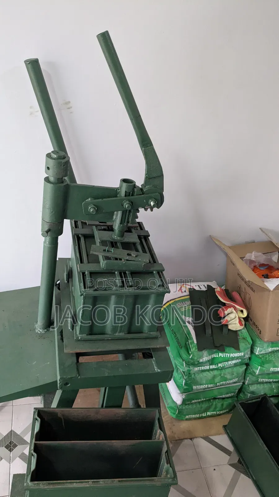 Block Machine With 5" And 6" Solid And Hollow Mould