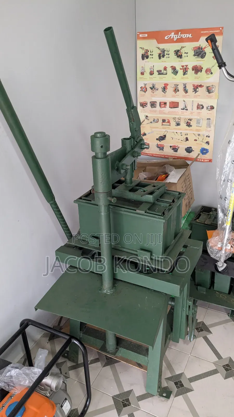 Block Machine With 5" And 6" Solid And Hollow Mould