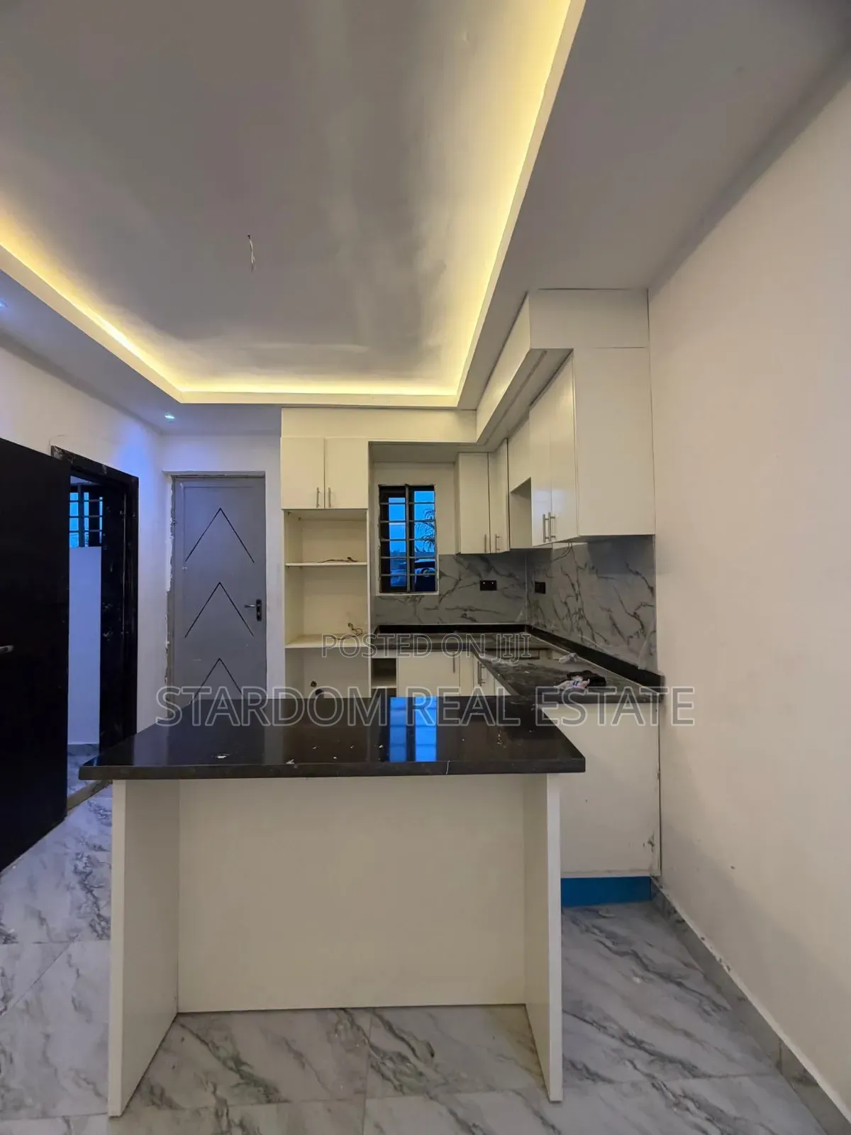 2bdrm Townhouse/Terrace in Ashaley Botwe, School Junction for sale