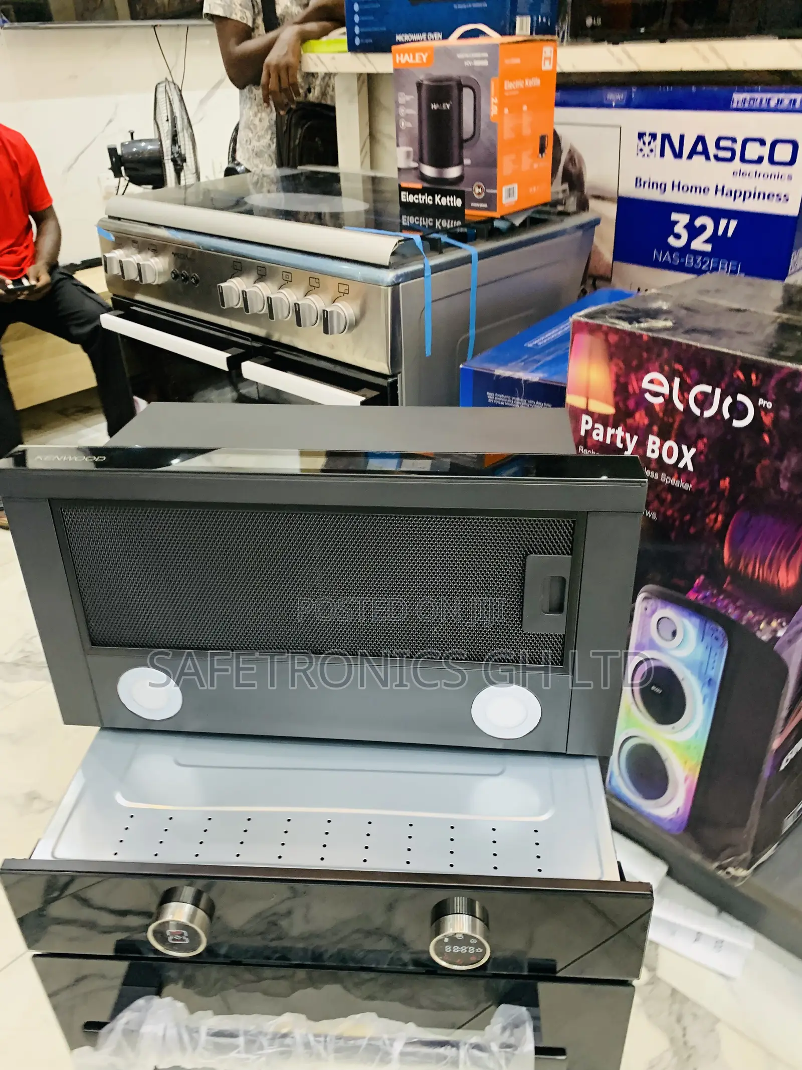 Ultra Modern Kenwood 90cm Extractor (Range Hood).
