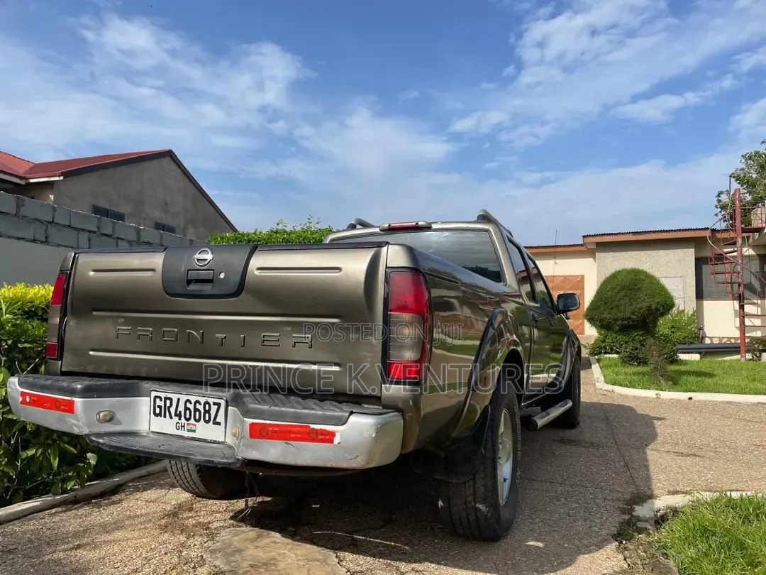 Nissan Frontier SE-V6 4x4 Long Bed Crew Cab 131 in. WB 2002 Brown