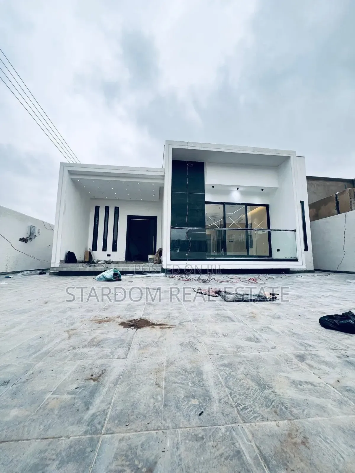 3bdrm Bungalow in Lakeside Estate for sale