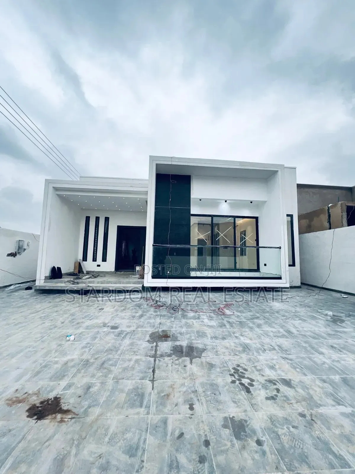 3bdrm Bungalow in Lakeside Estate for sale