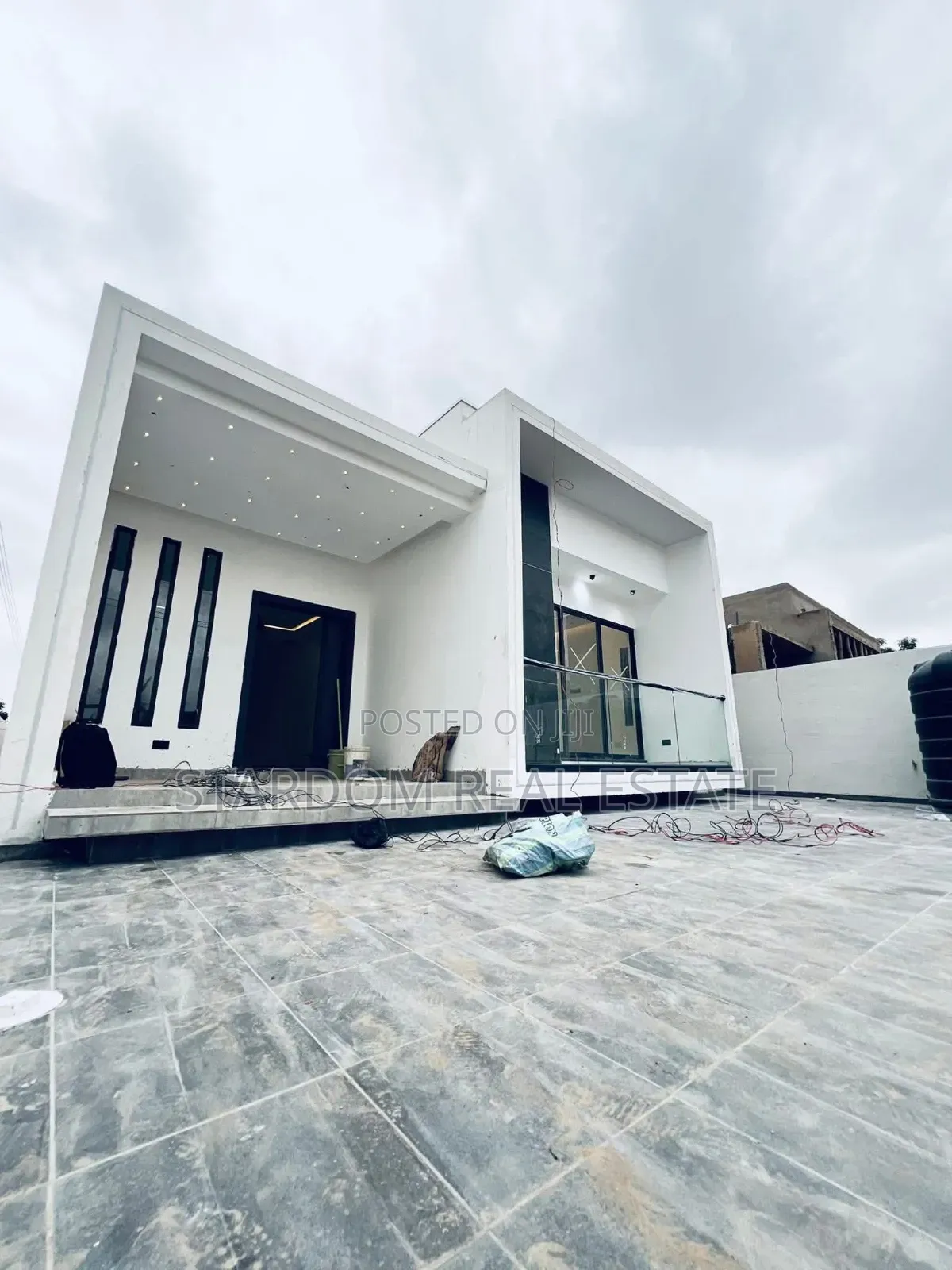 3bdrm Bungalow in Lakeside Estate for sale