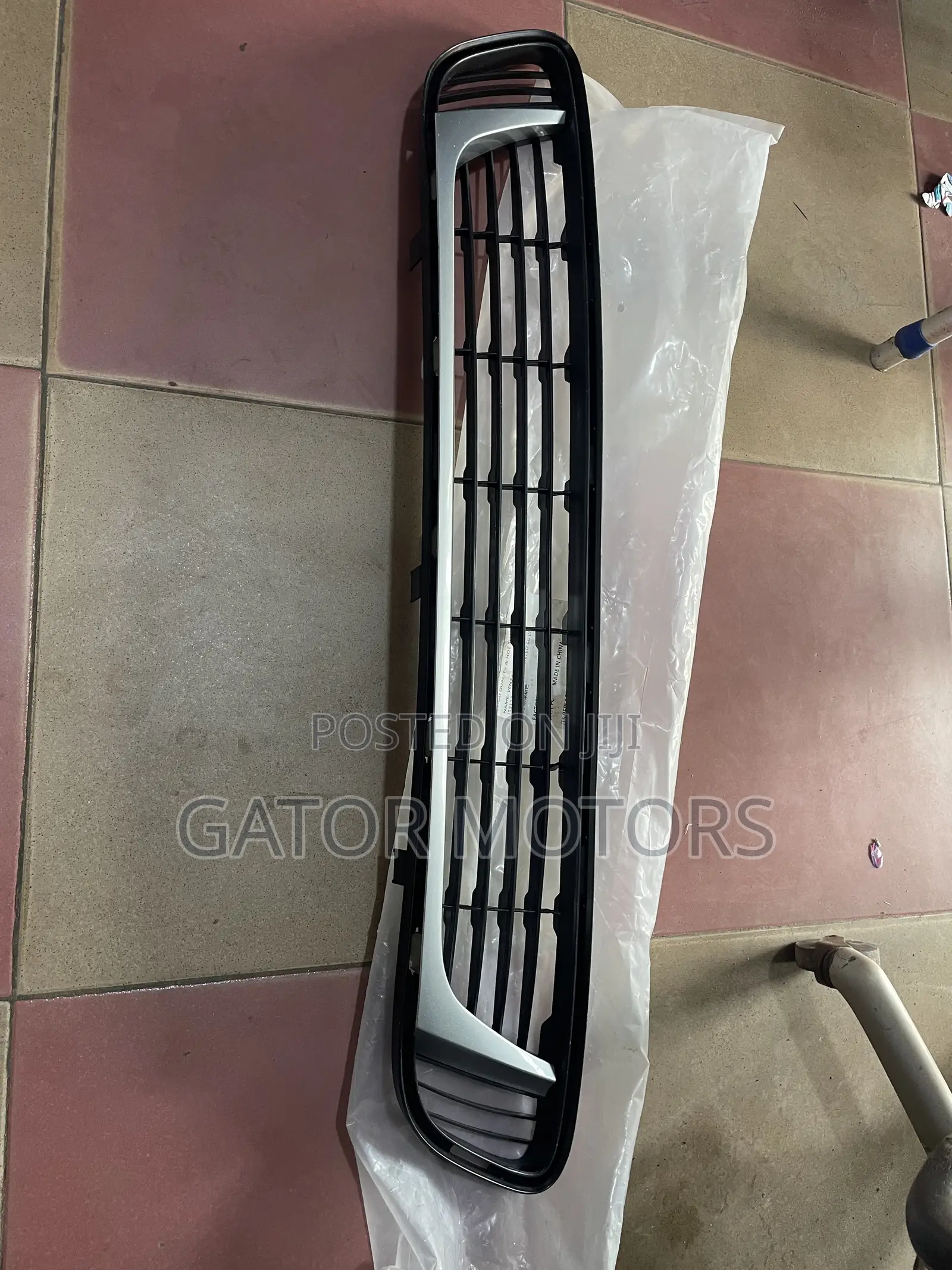 Venza Down Shells Bumper Grill With Chrome
