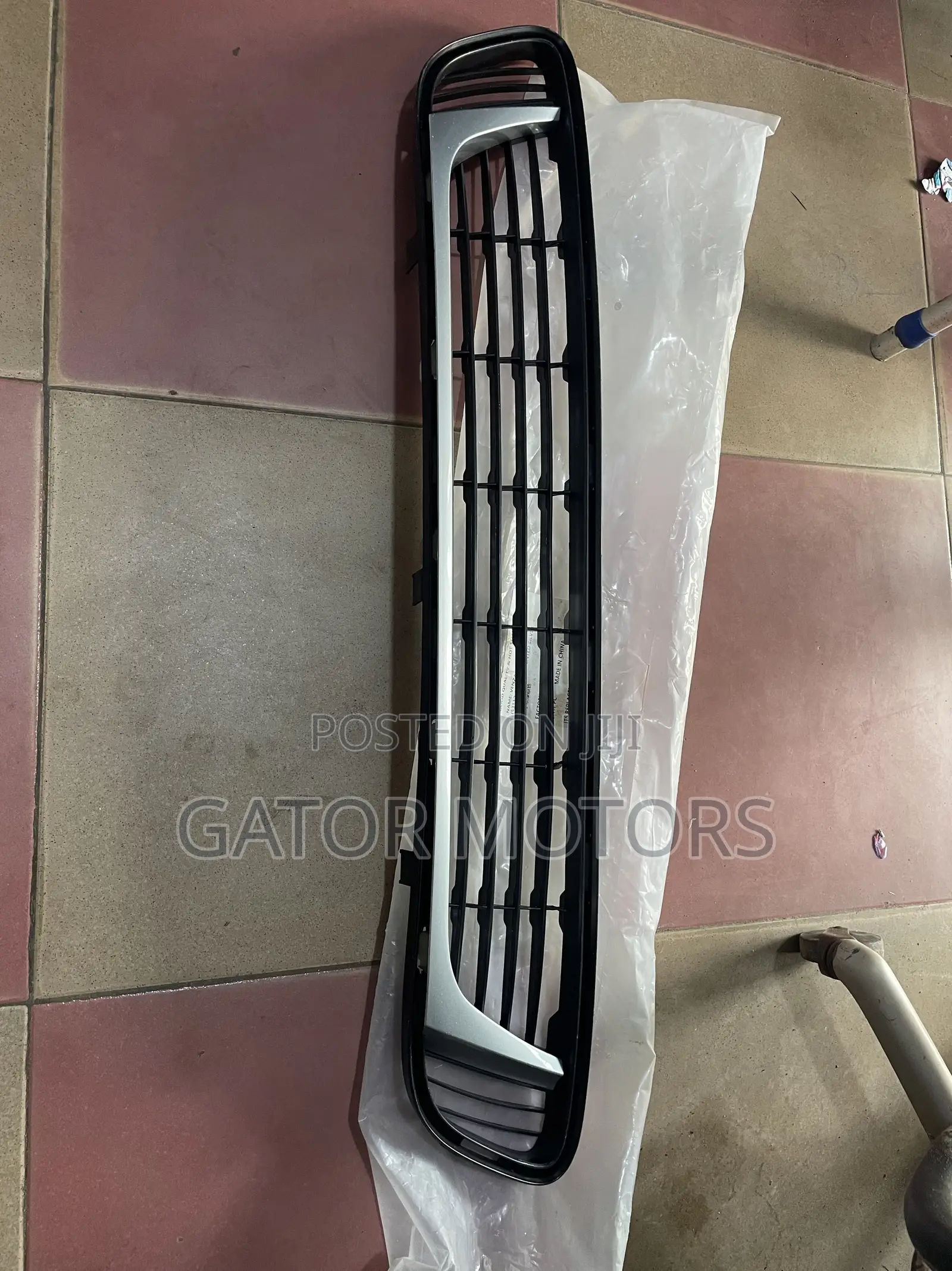 Venza Down Shells Bumper Grill With Chrome