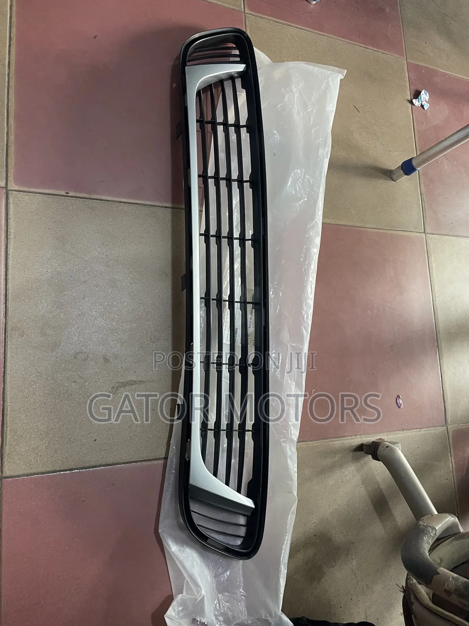 Venza Down Shells Bumper Grill With Chrome
