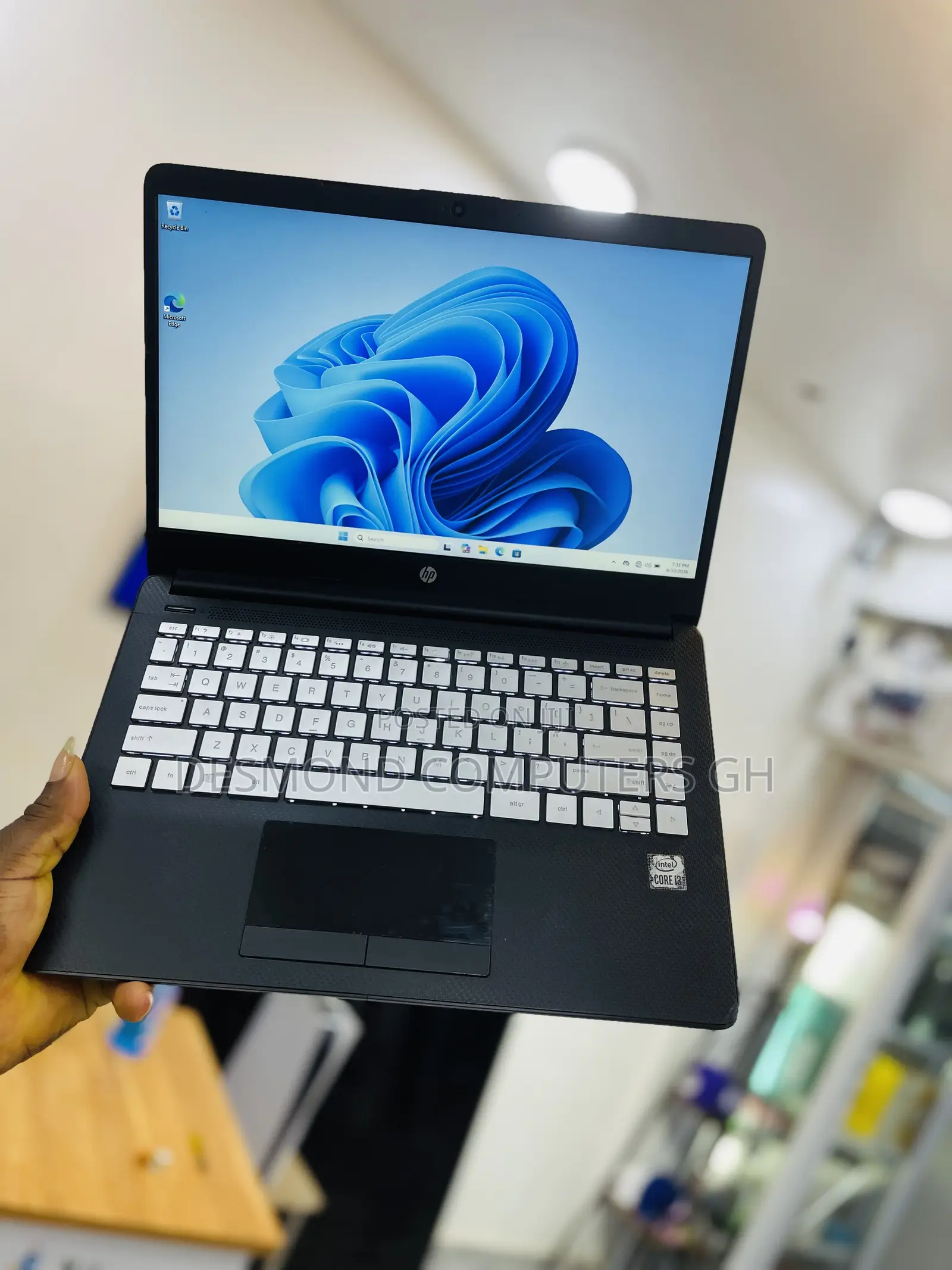 Laptop HP 14-ep0063 8GB Intel Core i3 HDD+SSD 640GB
