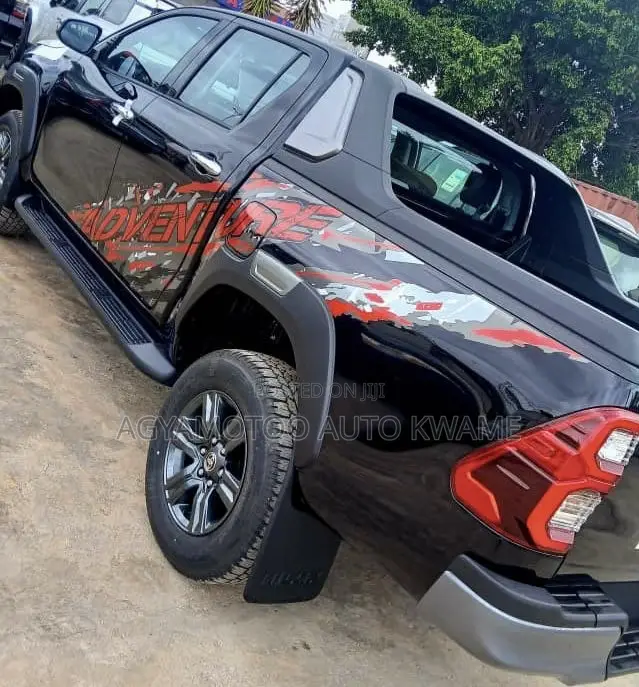 Toyota Hilux 2025 Black