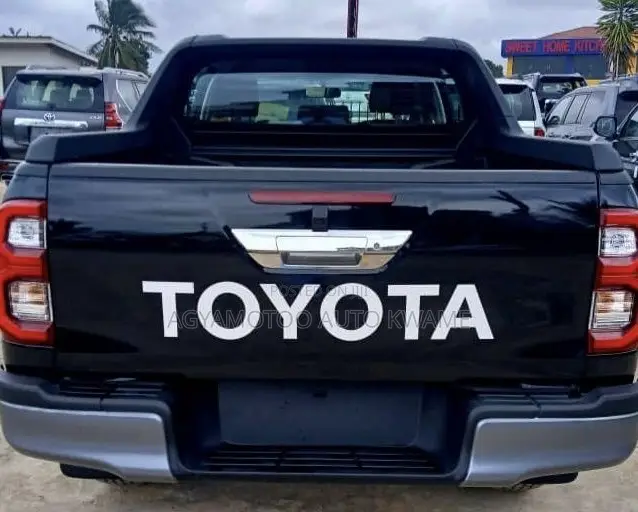 Toyota Hilux 2025 Black