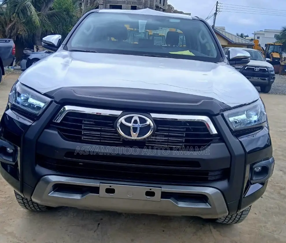 Toyota Hilux 2025 Black
