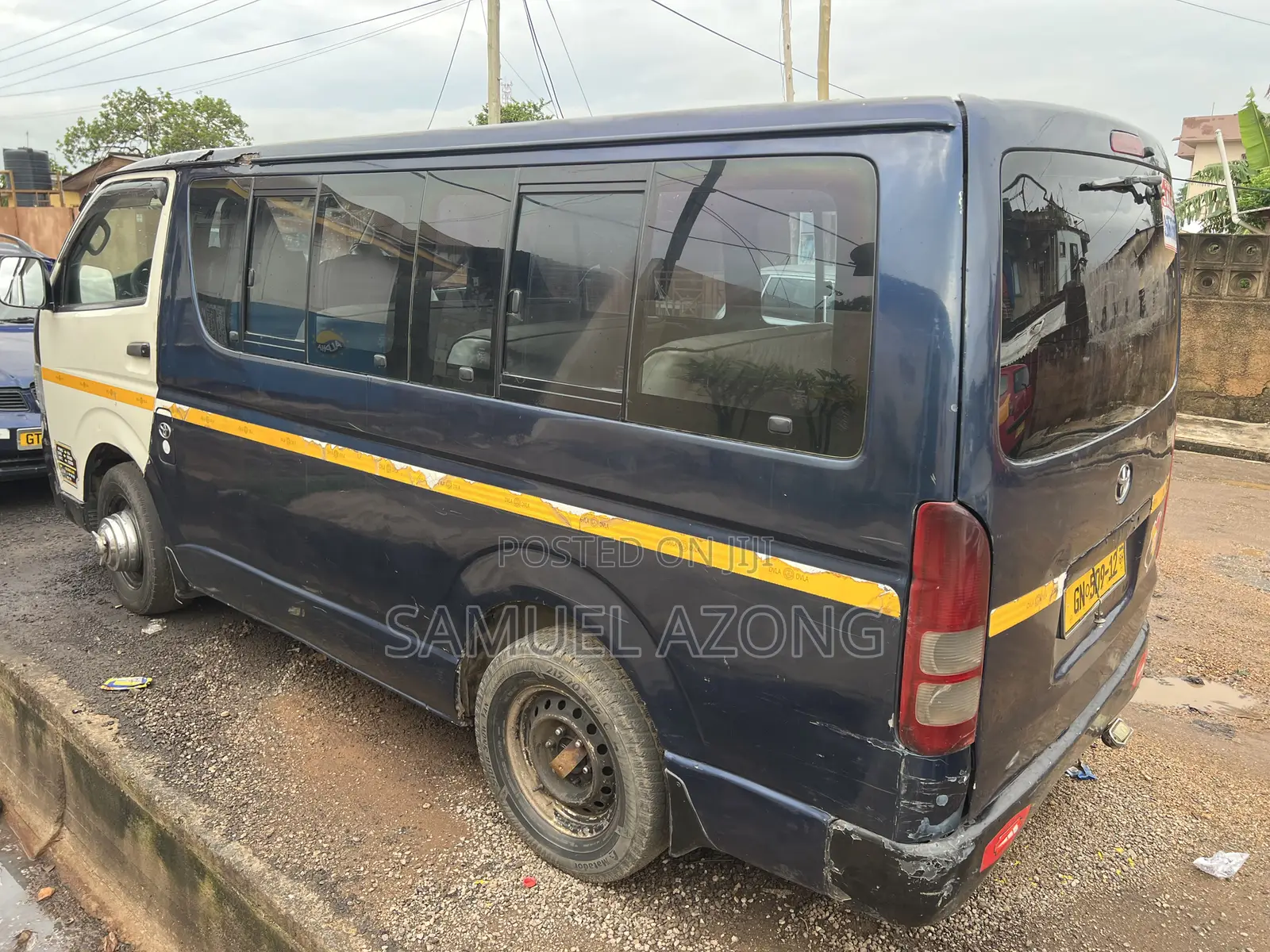 Toyota HiAce 2012 Blue