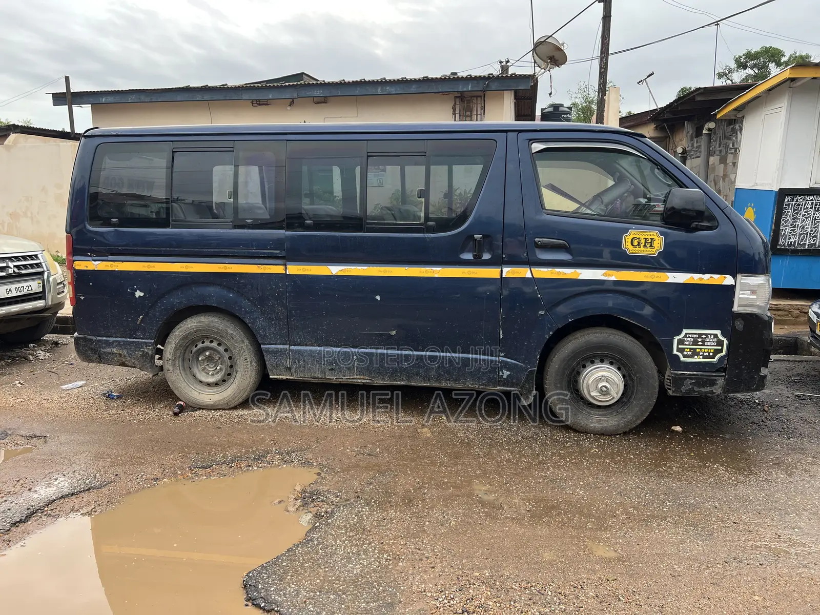 Toyota HiAce 2012 Blue