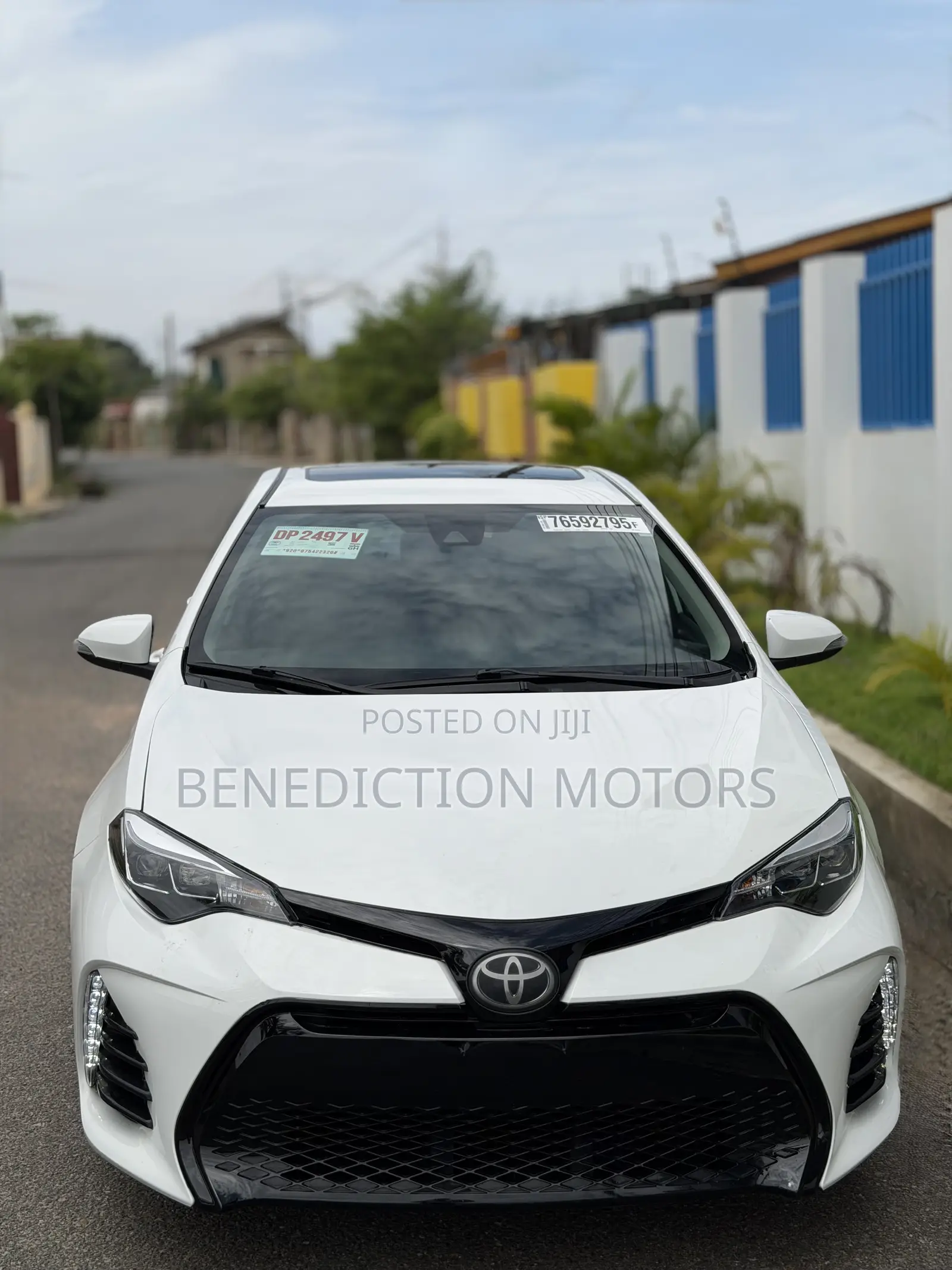 Toyota Corolla SE (1.8L 4cyl 2A) 2018 White