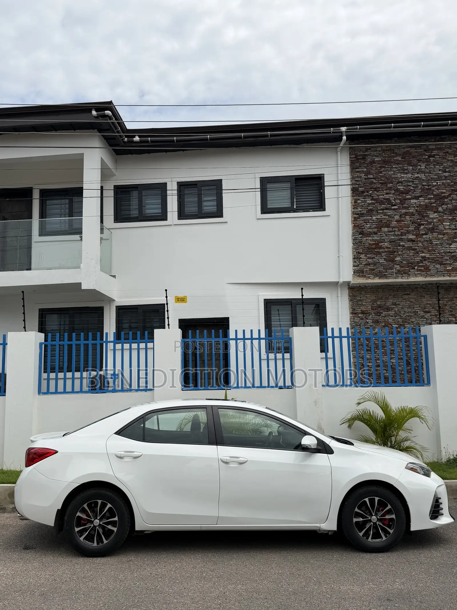 Toyota Corolla SE (1.8L 4cyl 2A) 2018 White