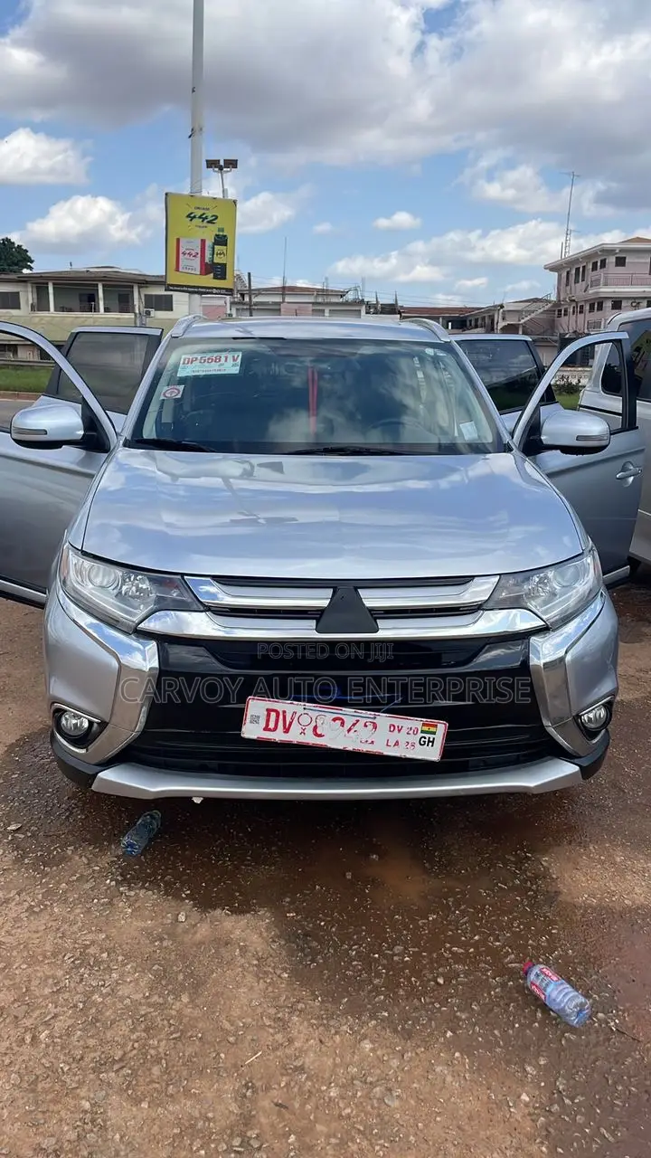 Mitsubishi Outlander 2.4 PHEV AWD 2015 Silver