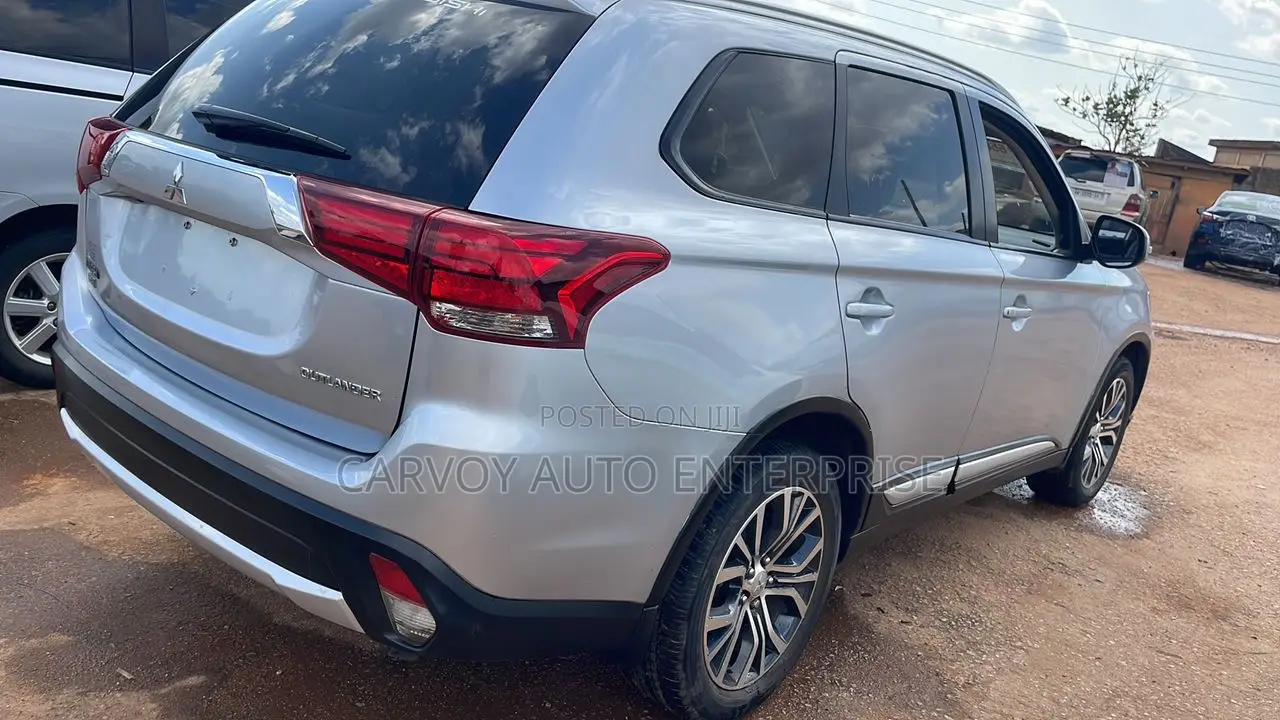 Mitsubishi Outlander 2.4 PHEV AWD 2015 Silver