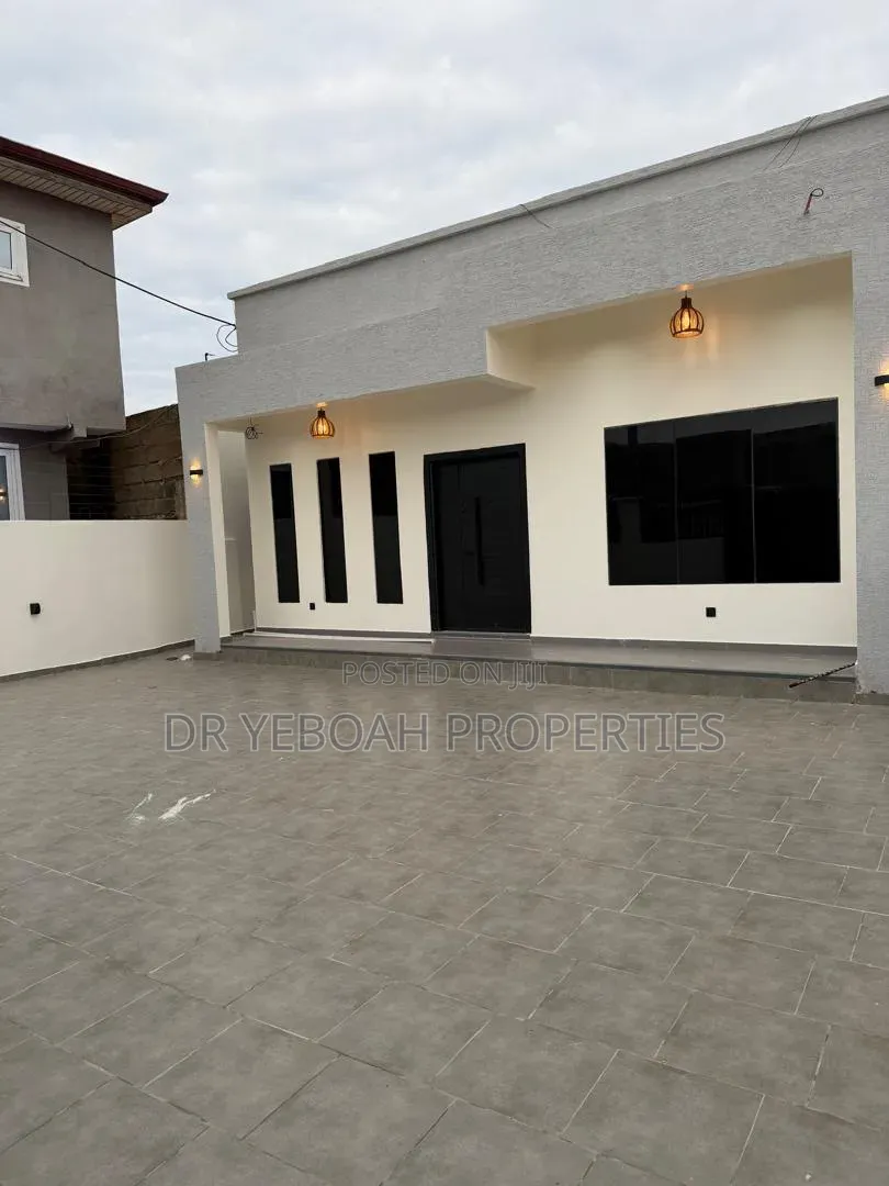 3bdrm House in Spintex Manet:- 3, Coca Cola for sale