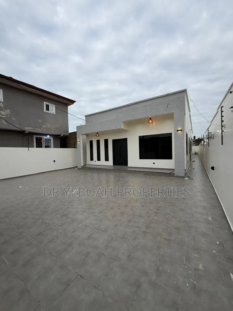 3bdrm House in Spintex Manet:- 3, Coca Cola for sale