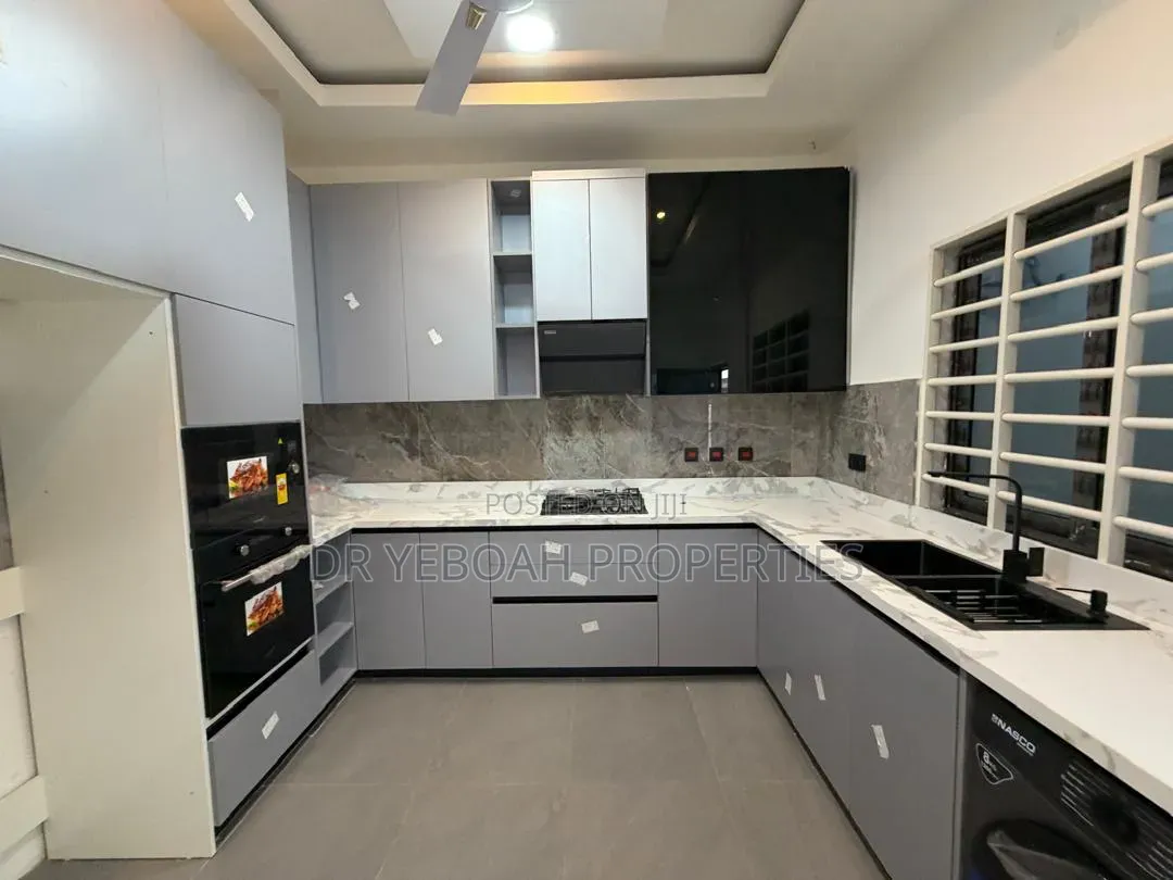 3bdrm House in Spintex Manet:- 3, Coca Cola for sale