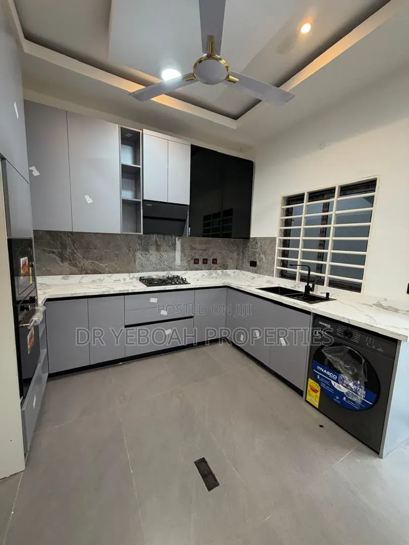 3bdrm House in Spintex Manet:- 3, Coca Cola for sale