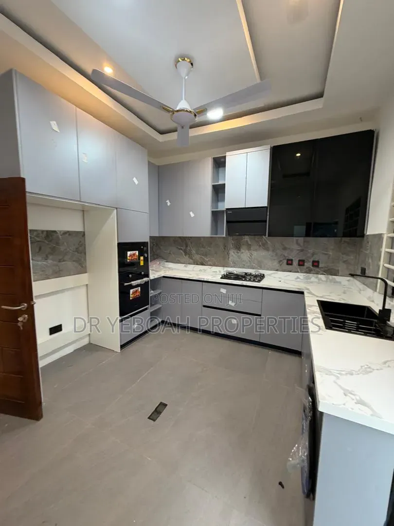 3bdrm House in Spintex Manet:- 3, Coca Cola for sale