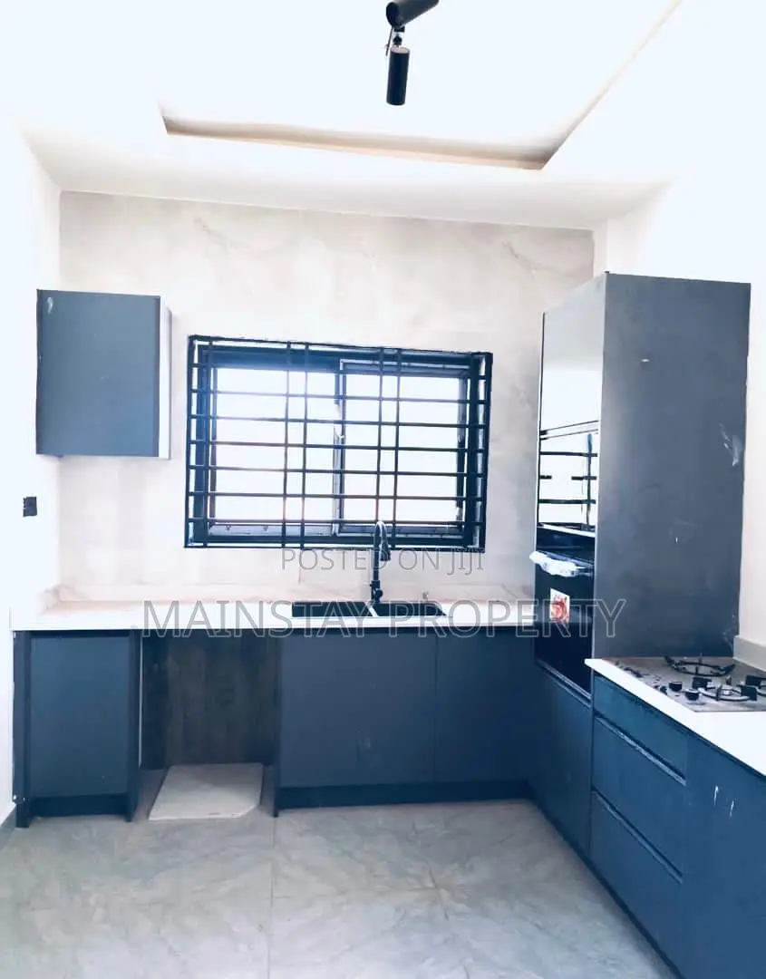 4bdrm Townhouse/Terrace in Mainstay Estates, East Legon for sale