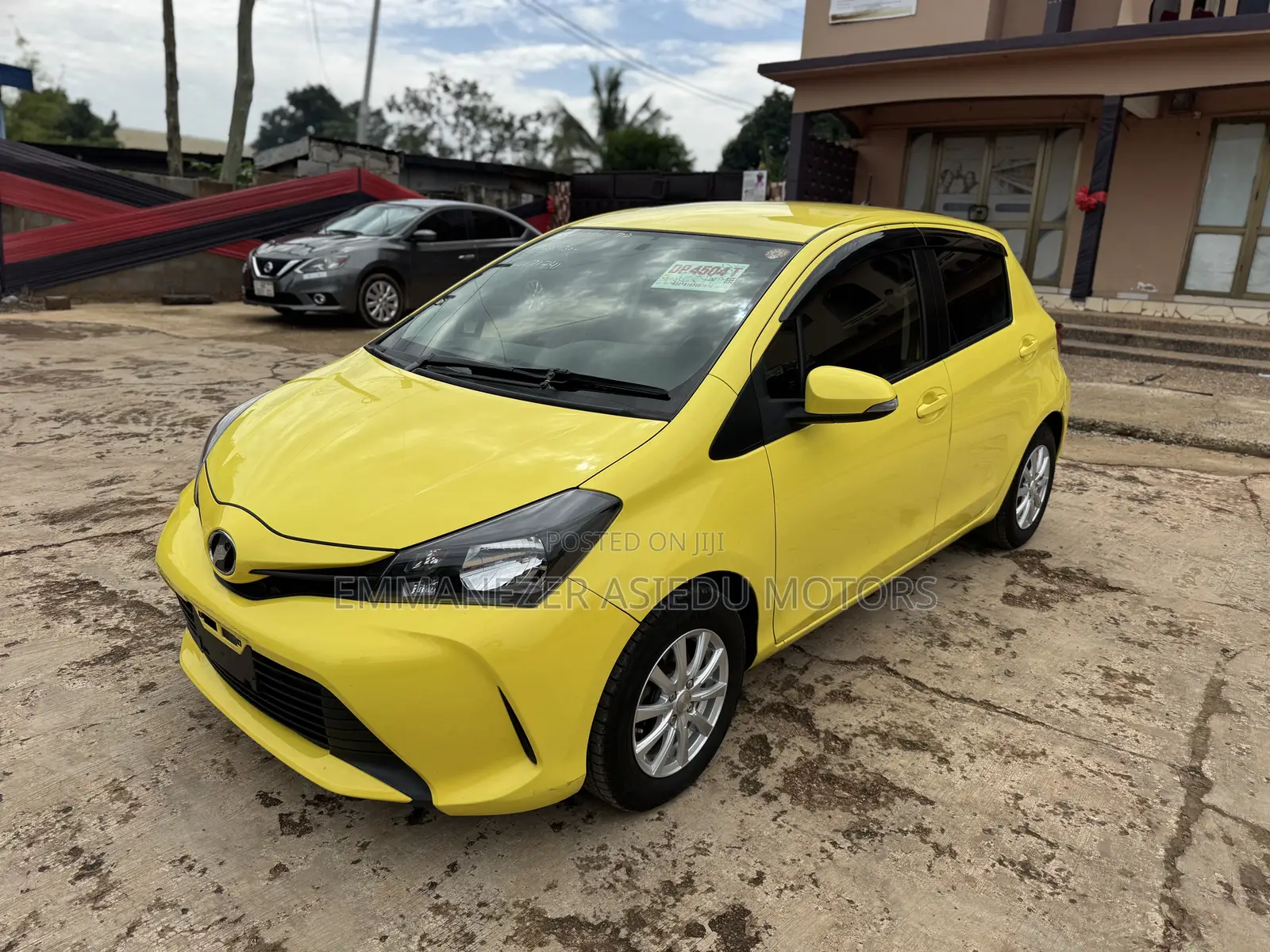Toyota Vitz 1.3 FWD 5dr 2015 Yellow