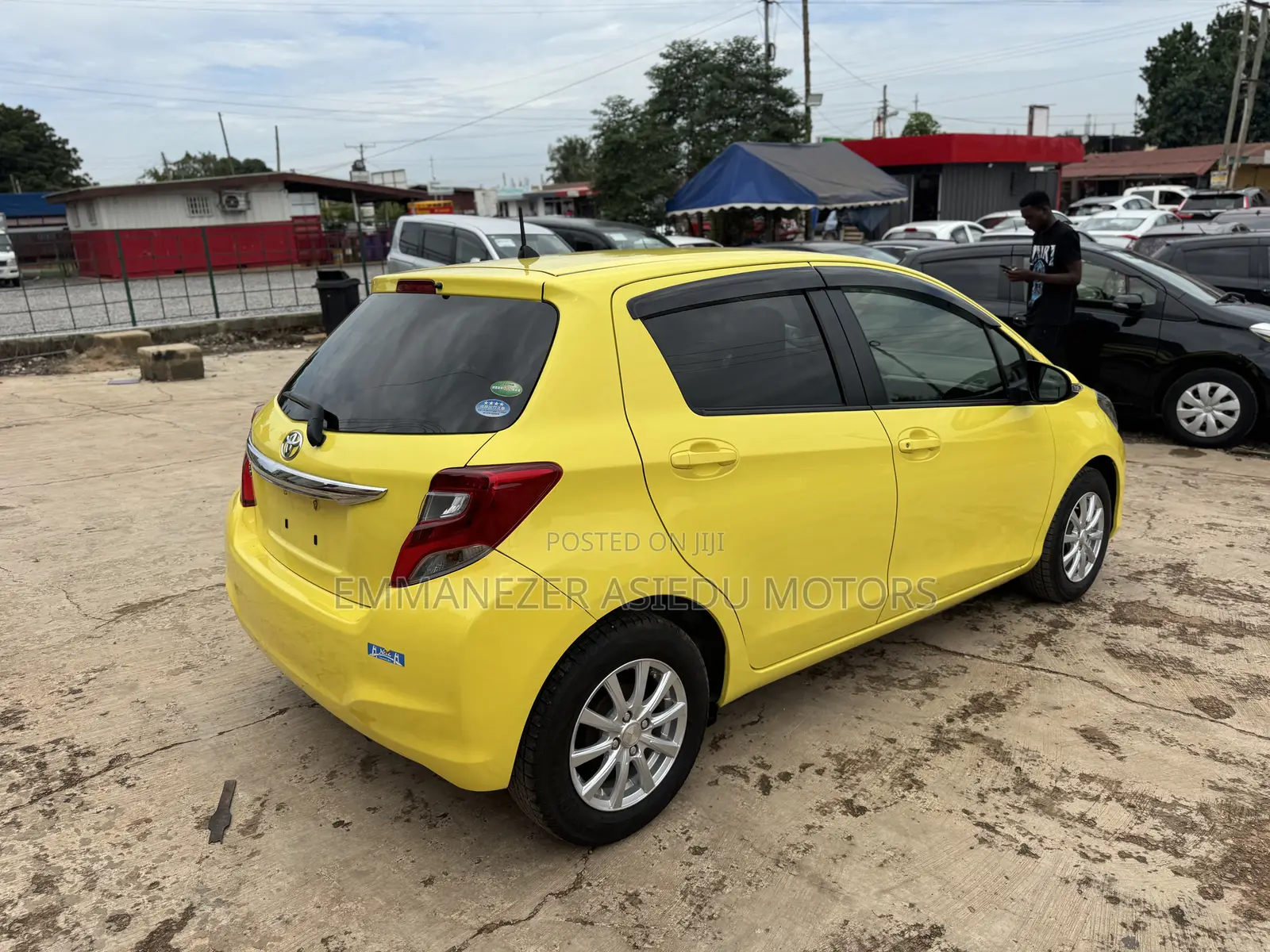 Toyota Vitz 1.3 FWD 5dr 2015 Yellow