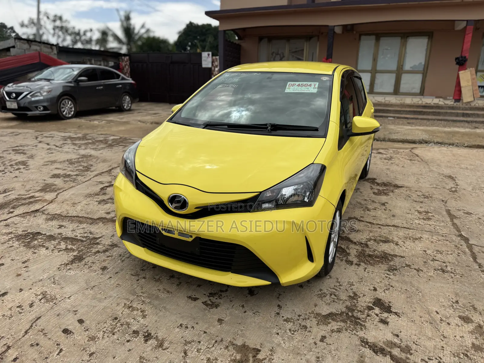 Toyota Vitz 1.3 FWD 5dr 2015 Yellow