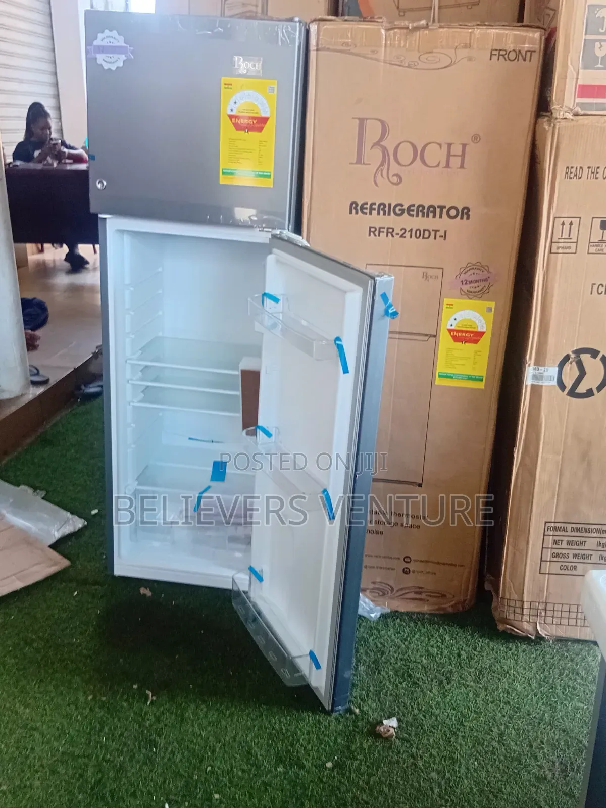 Roch 168l Double Door Fridge With Tempered Glass Shelves 168l