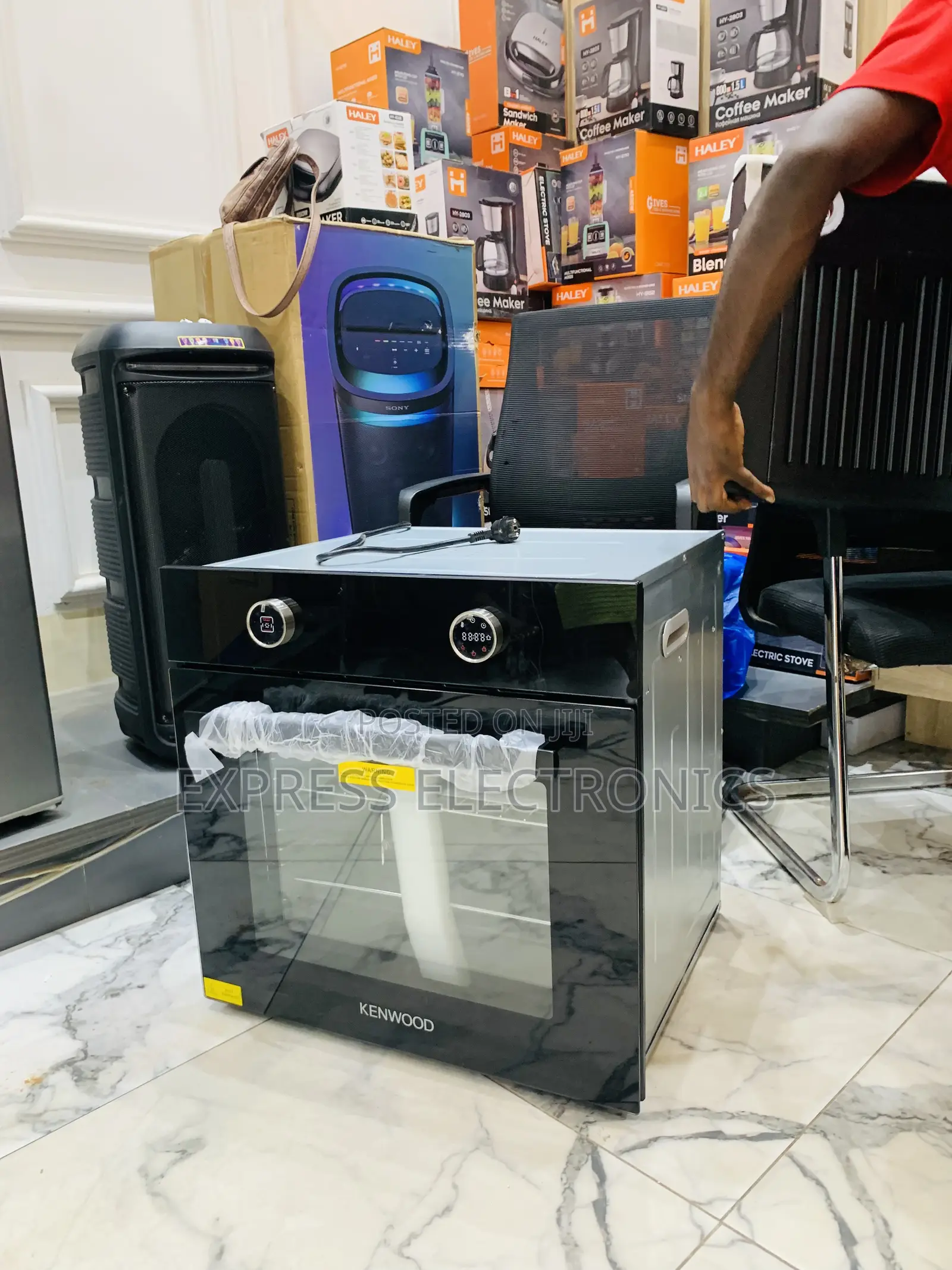 Zealous Sleek Microwave Oven Built in Kenwood