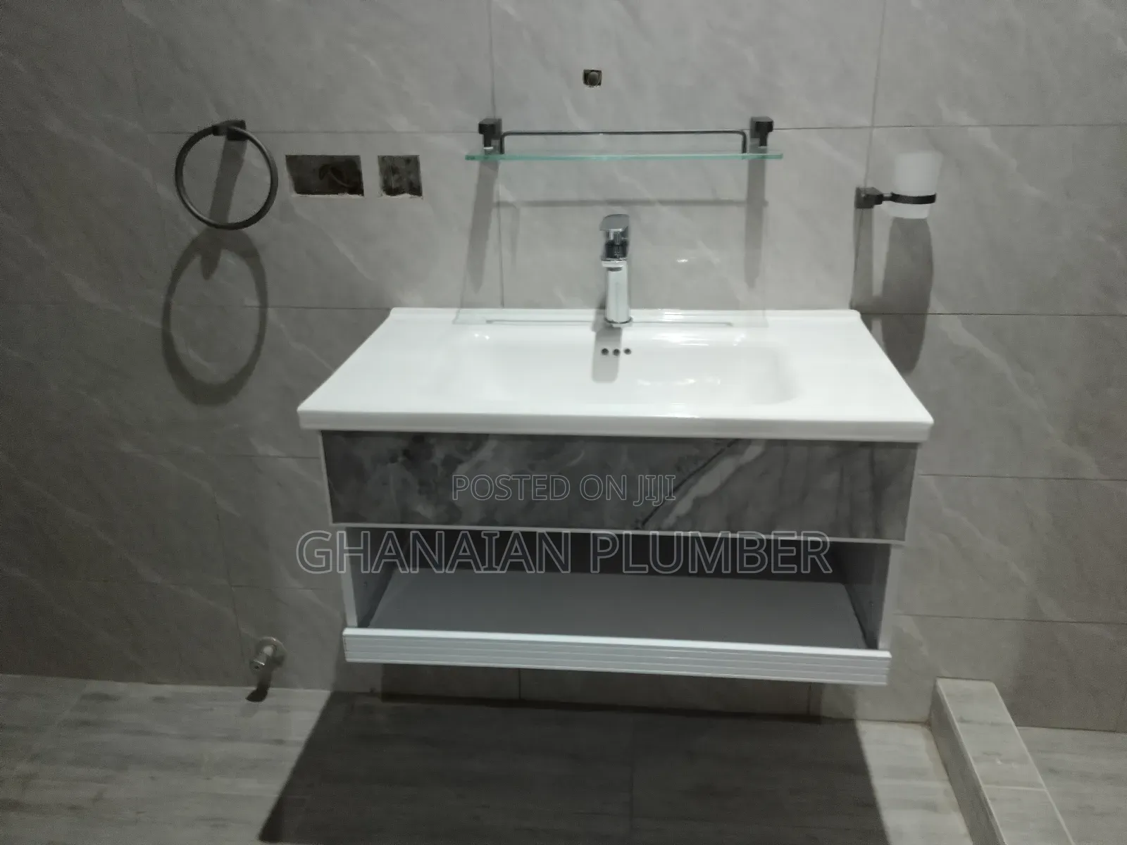 Professional Plumber With Great Expertise