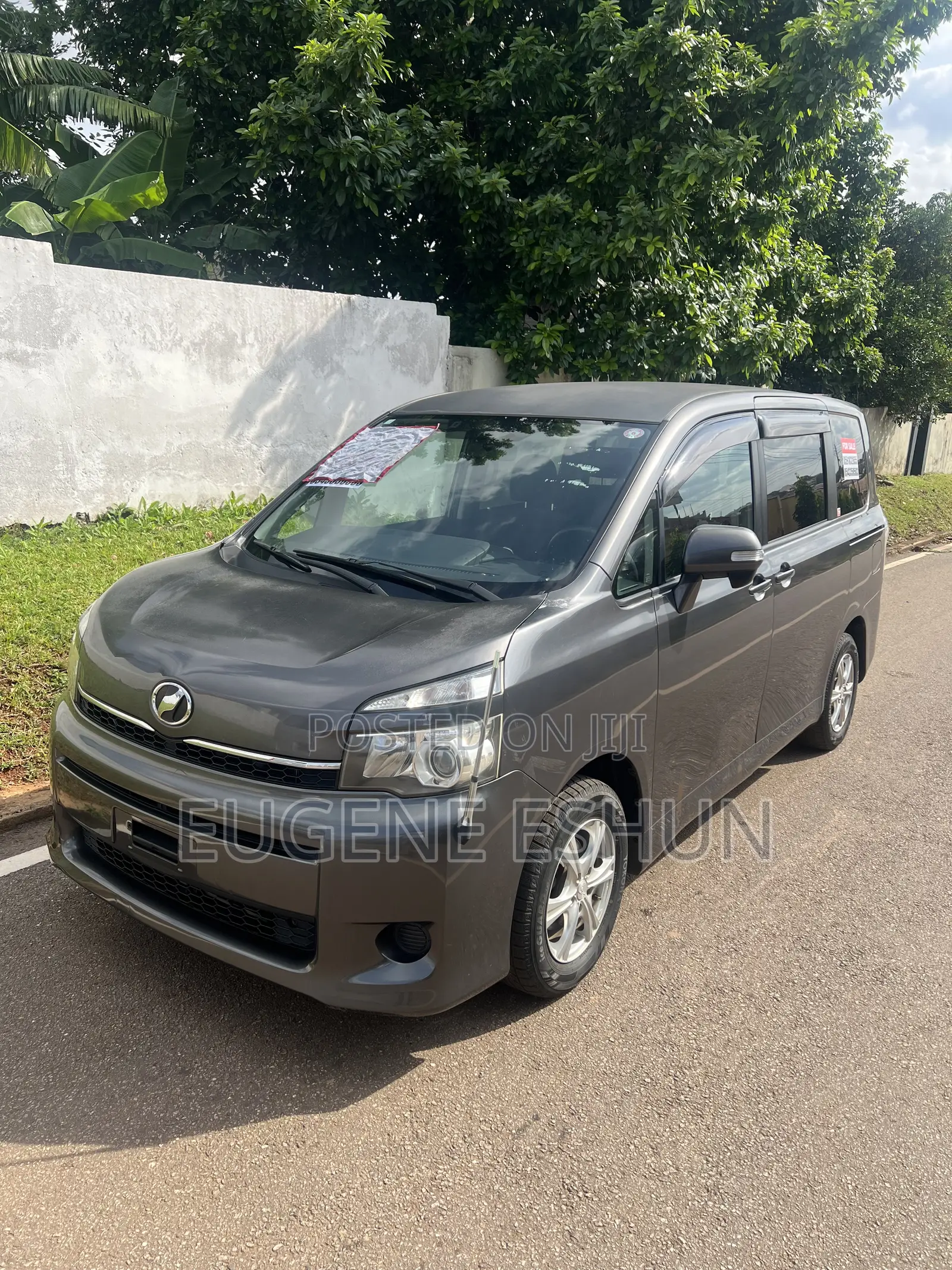 Toyota Voxy 2012 Gray