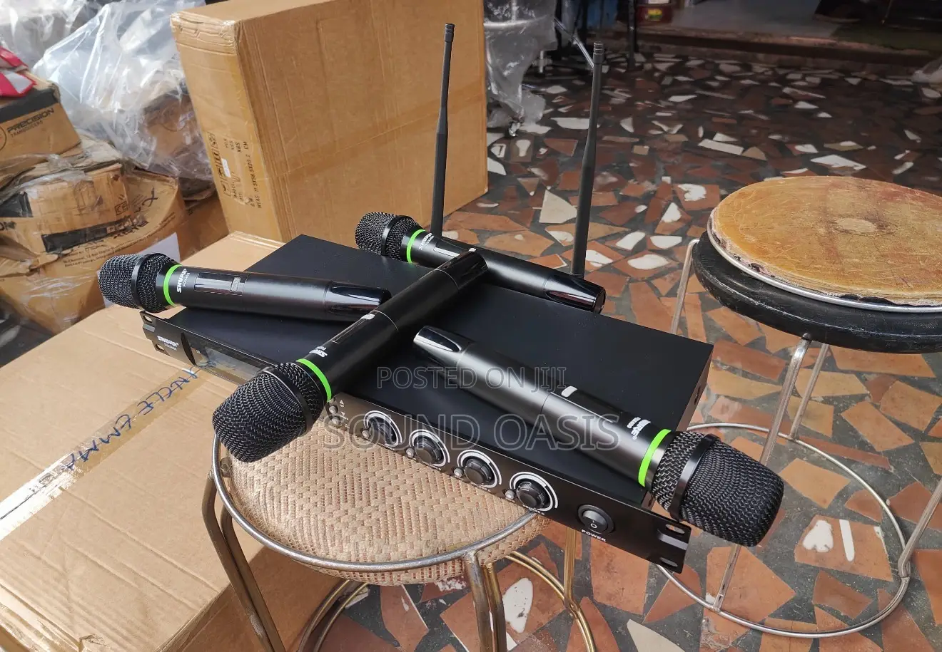 Shure FGX 400 4-Channel Professional Wireless Microphone System