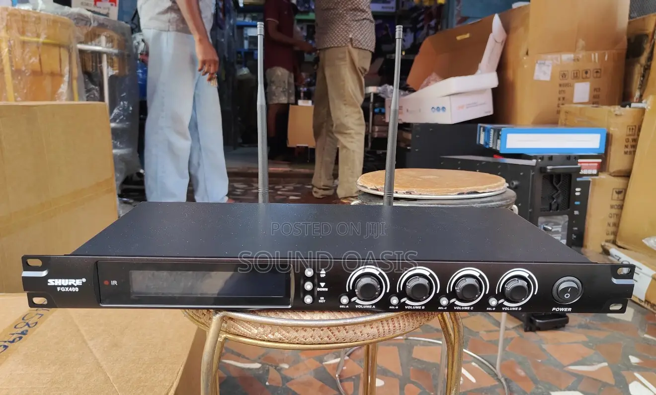 Shure FGX 400 4-Channel Professional Wireless Microphone System