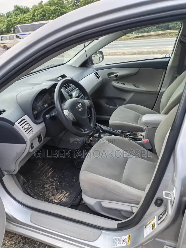 Toyota Corolla 2012 Silver