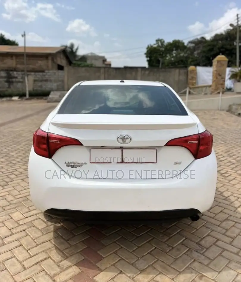 Toyota Corolla SE Special Edition 4dr Sedan (1.8L 4cyl CVT) 2017 White