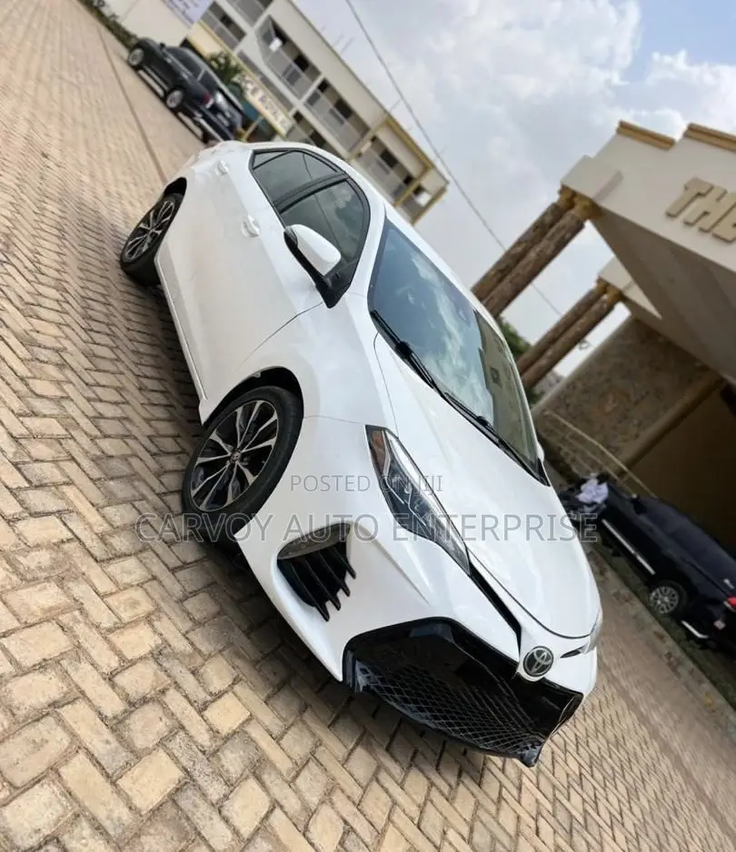 Toyota Corolla SE Special Edition 4dr Sedan (1.8L 4cyl CVT) 2017 White