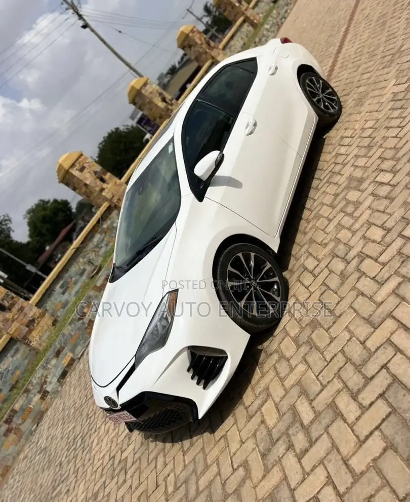 Toyota Corolla SE Special Edition 4dr Sedan (1.8L 4cyl CVT) 2017 White