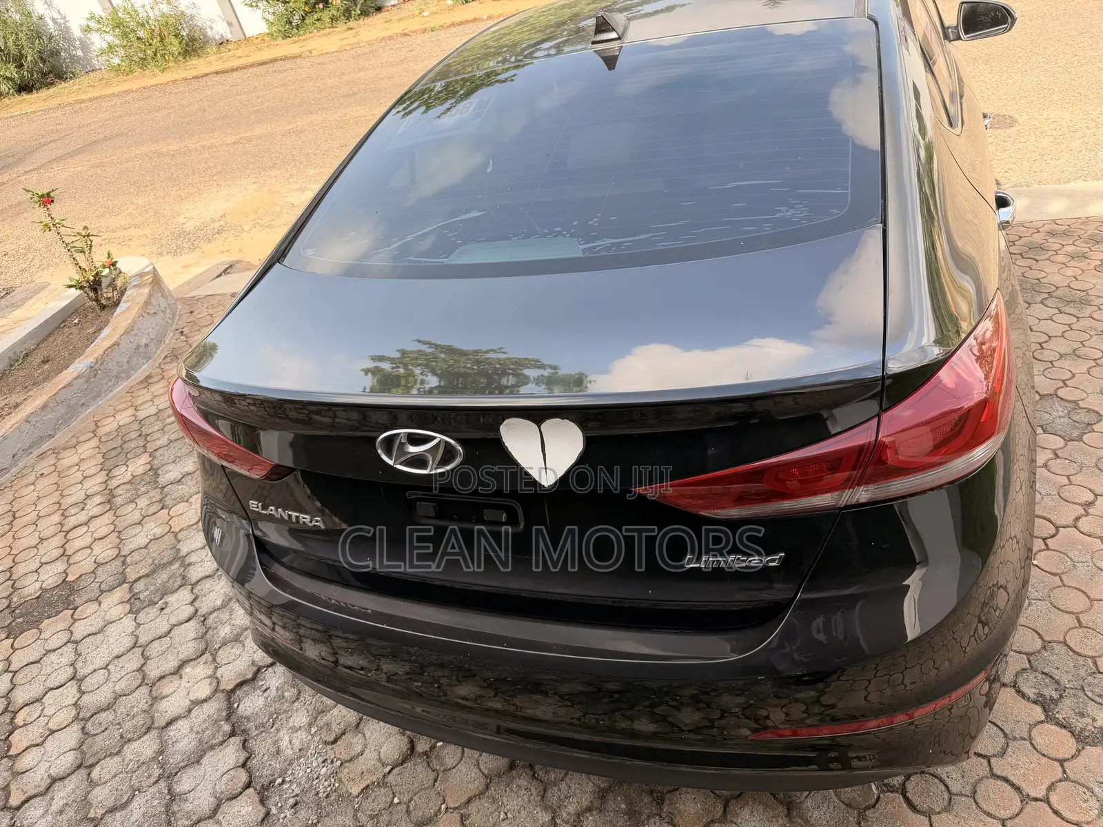Hyundai Elantra Limited Sedan FWD (2.0L 4cyl 6A) 2017 Black