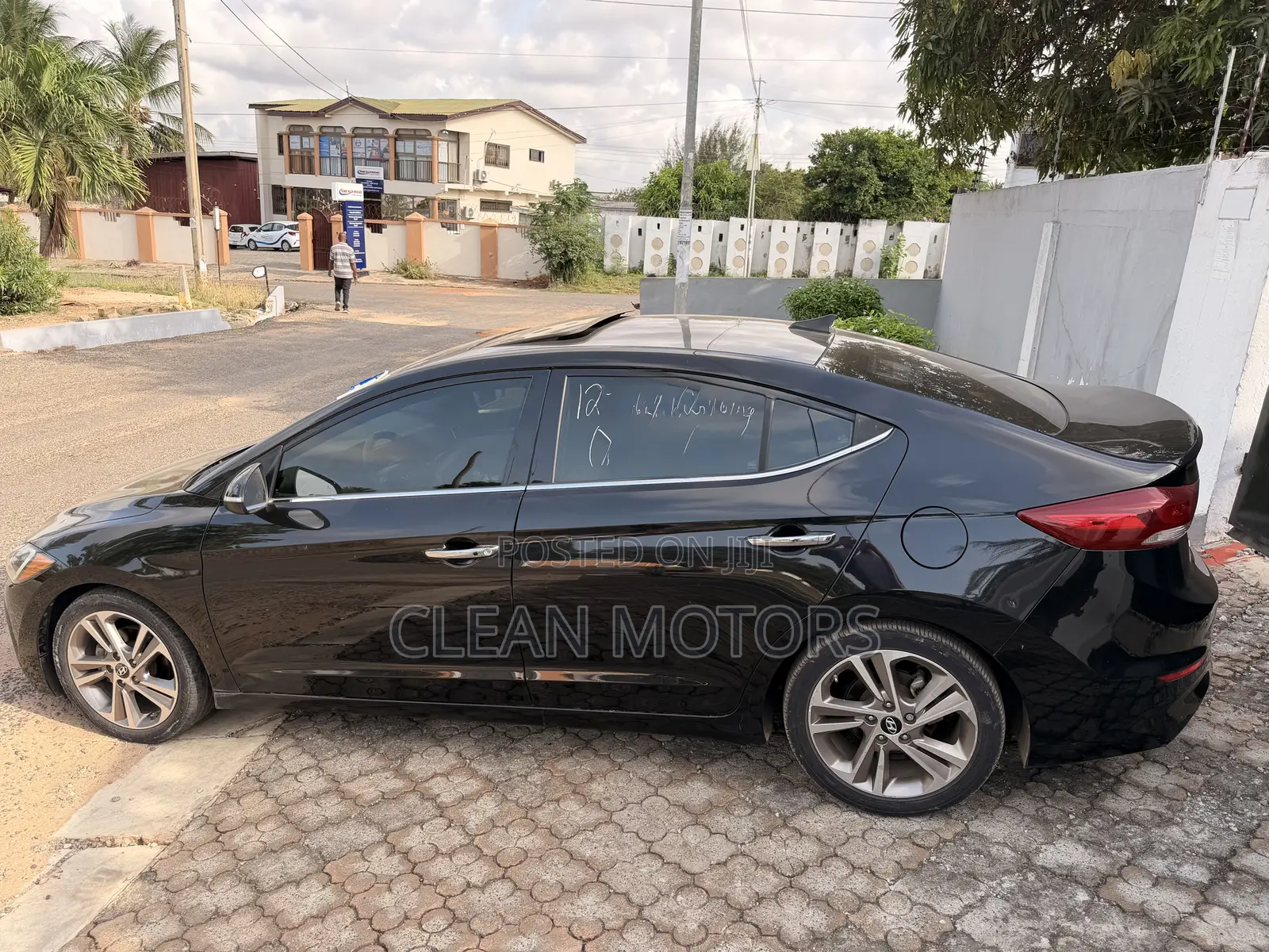 Hyundai Elantra Limited Sedan FWD (2.0L 4cyl 6A) 2017 Black