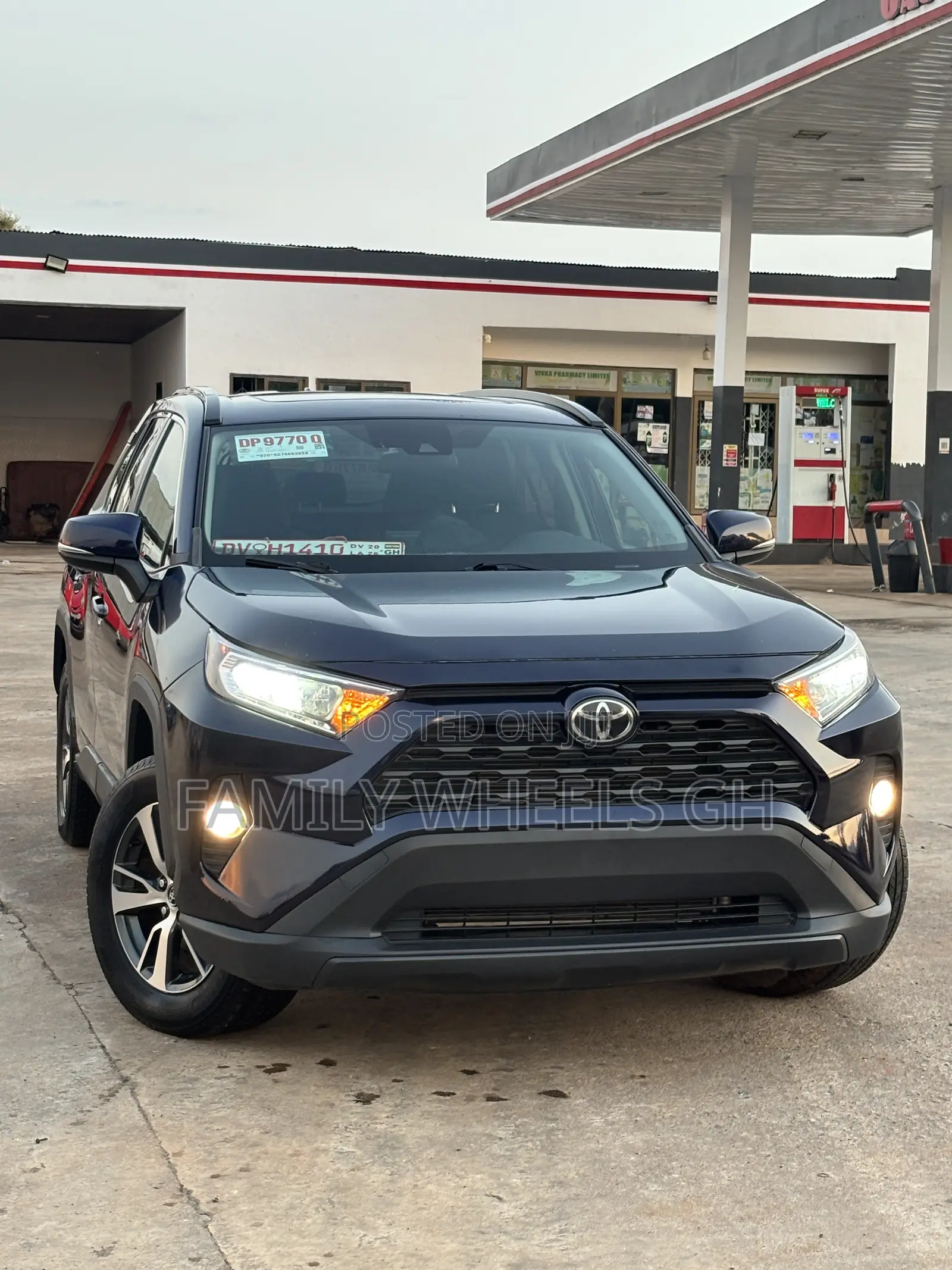 Toyota RAV4 XLE 2021 Purple