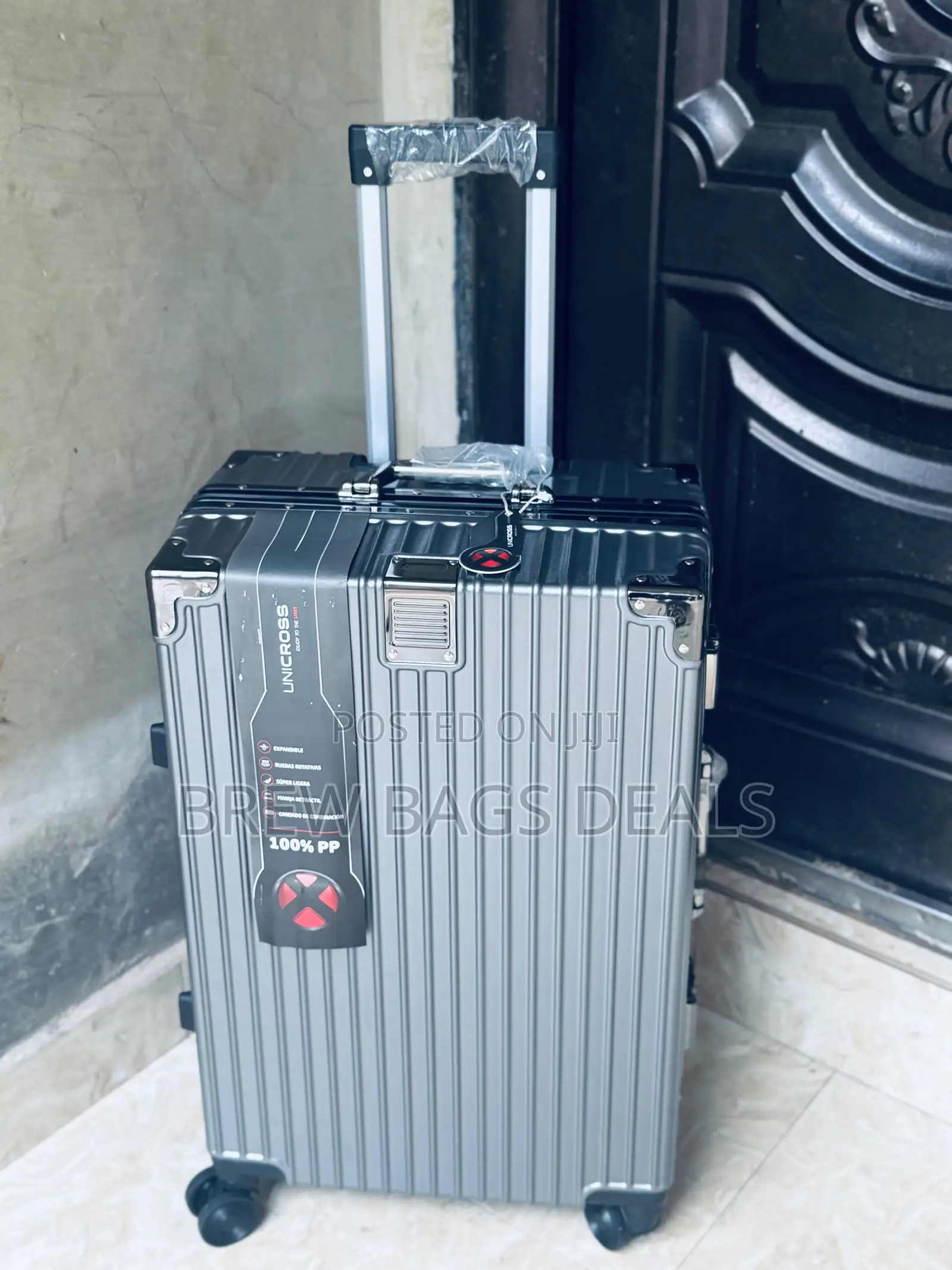 Premium Quality Single 24 Inches Zipless Aluminum Traveling Bag.