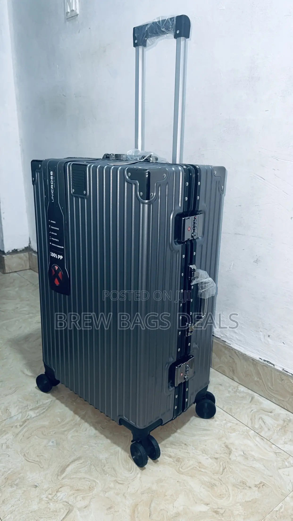 Premium Quality Single 24 Inches Zipless Aluminum Traveling Bag.