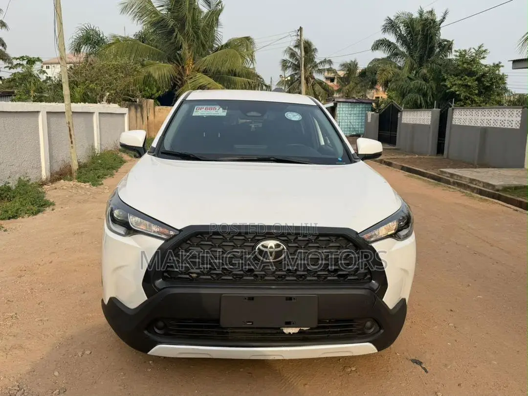 Toyota Corolla Cross LE AWD 2023 White