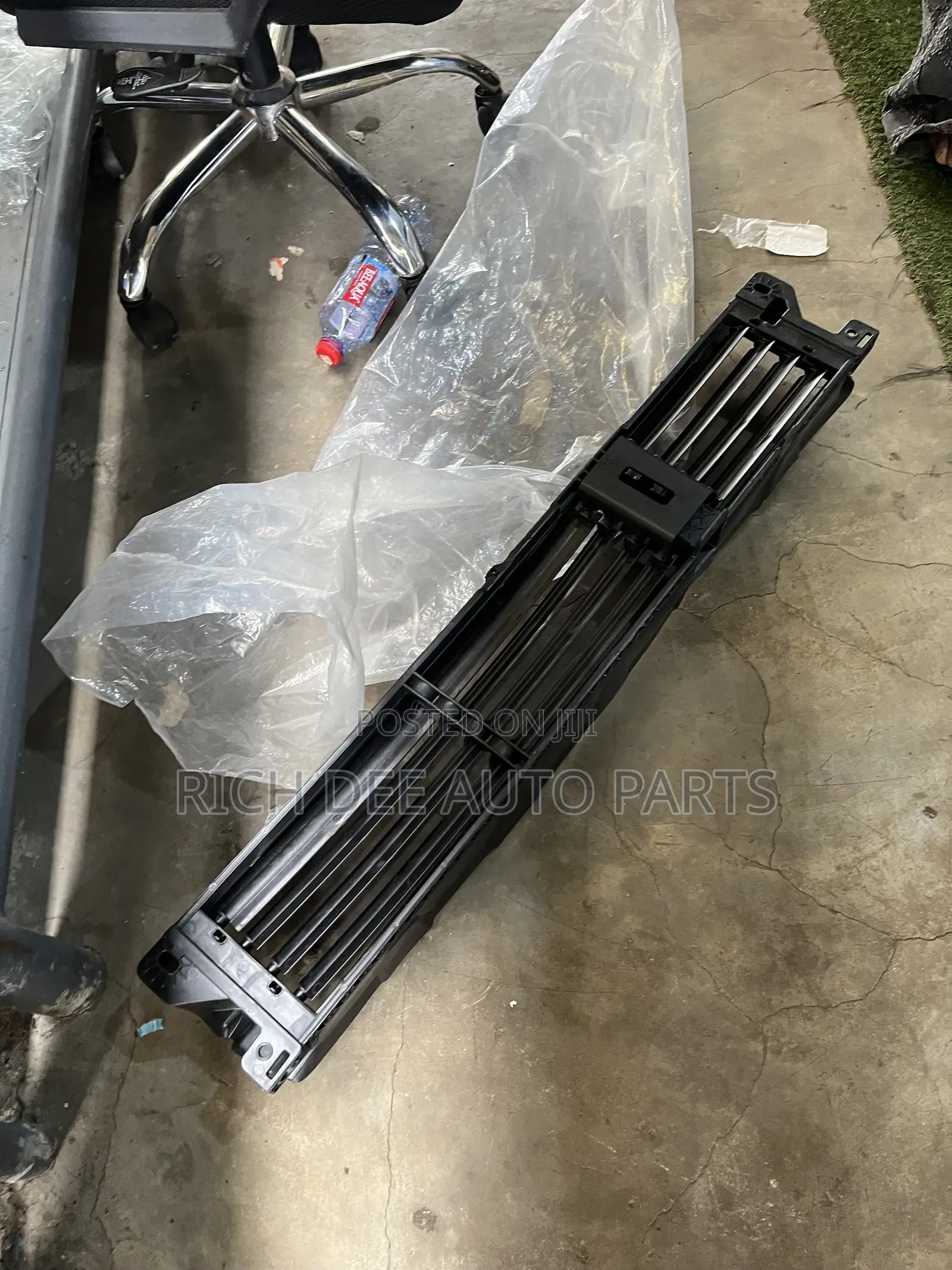 Mitsubishi Outlander 2022, 2023, 2024, 2025 Shutter Grille With Motor