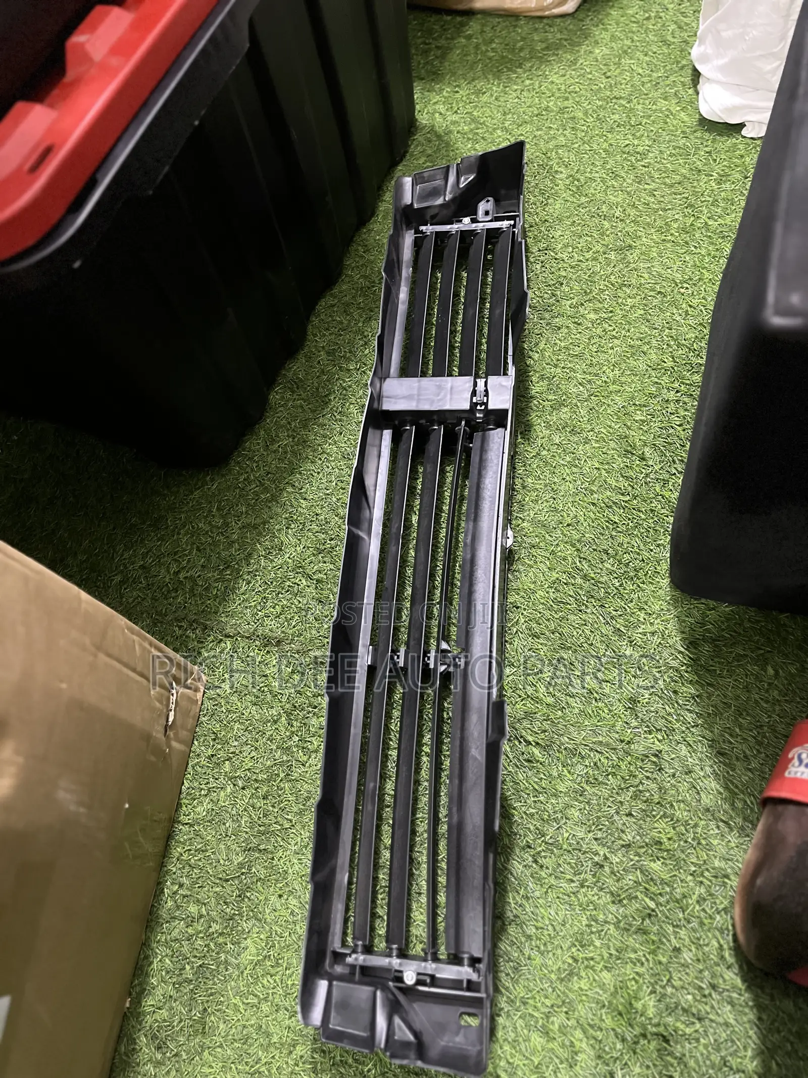 Mitsubishi Outlander 2022, 2023, 2024, 2025 Shutter Grille With Motor