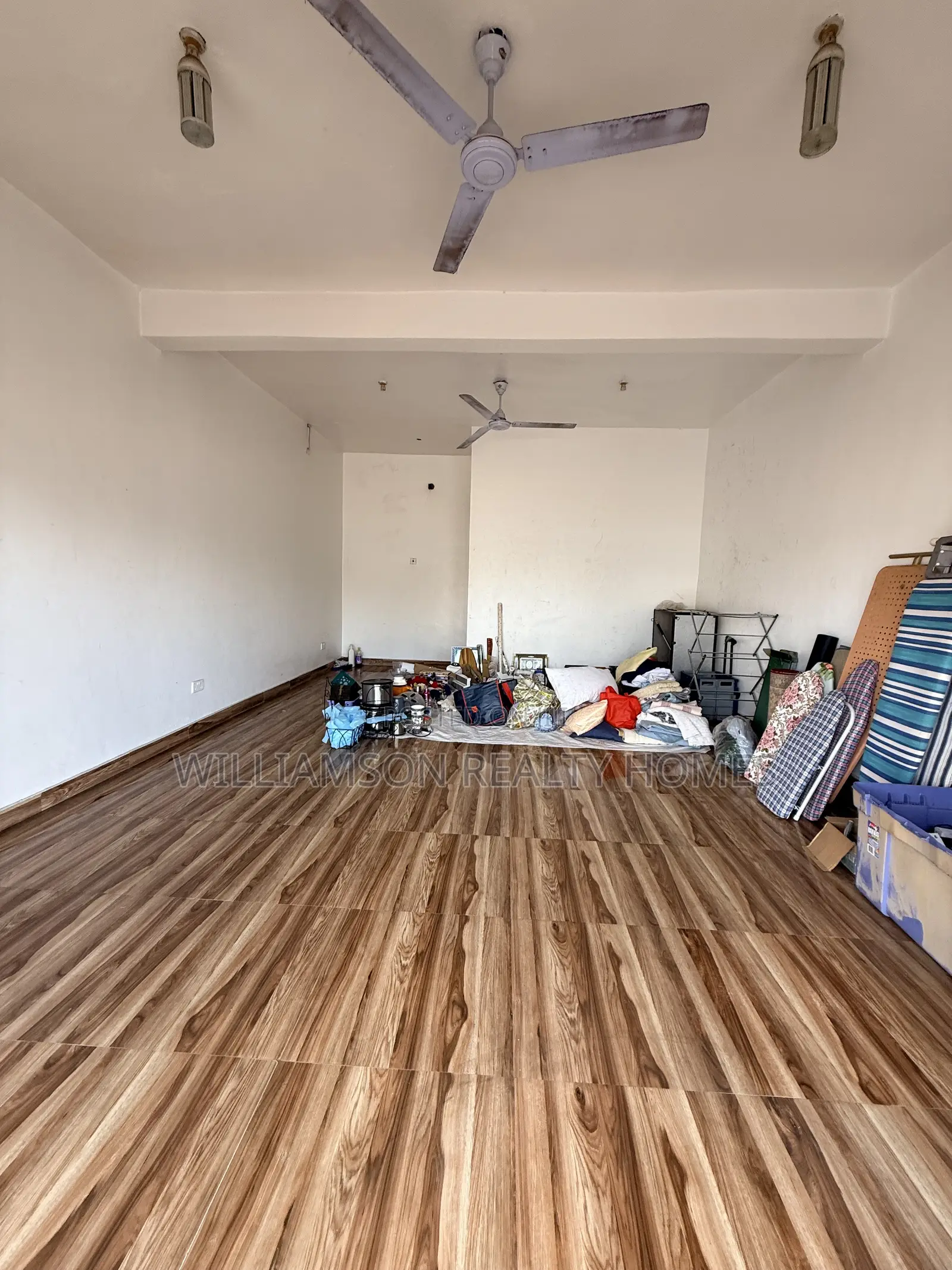 Downstairs Busy Shop/Store/Office Space/Showroom 4rent,Spintex