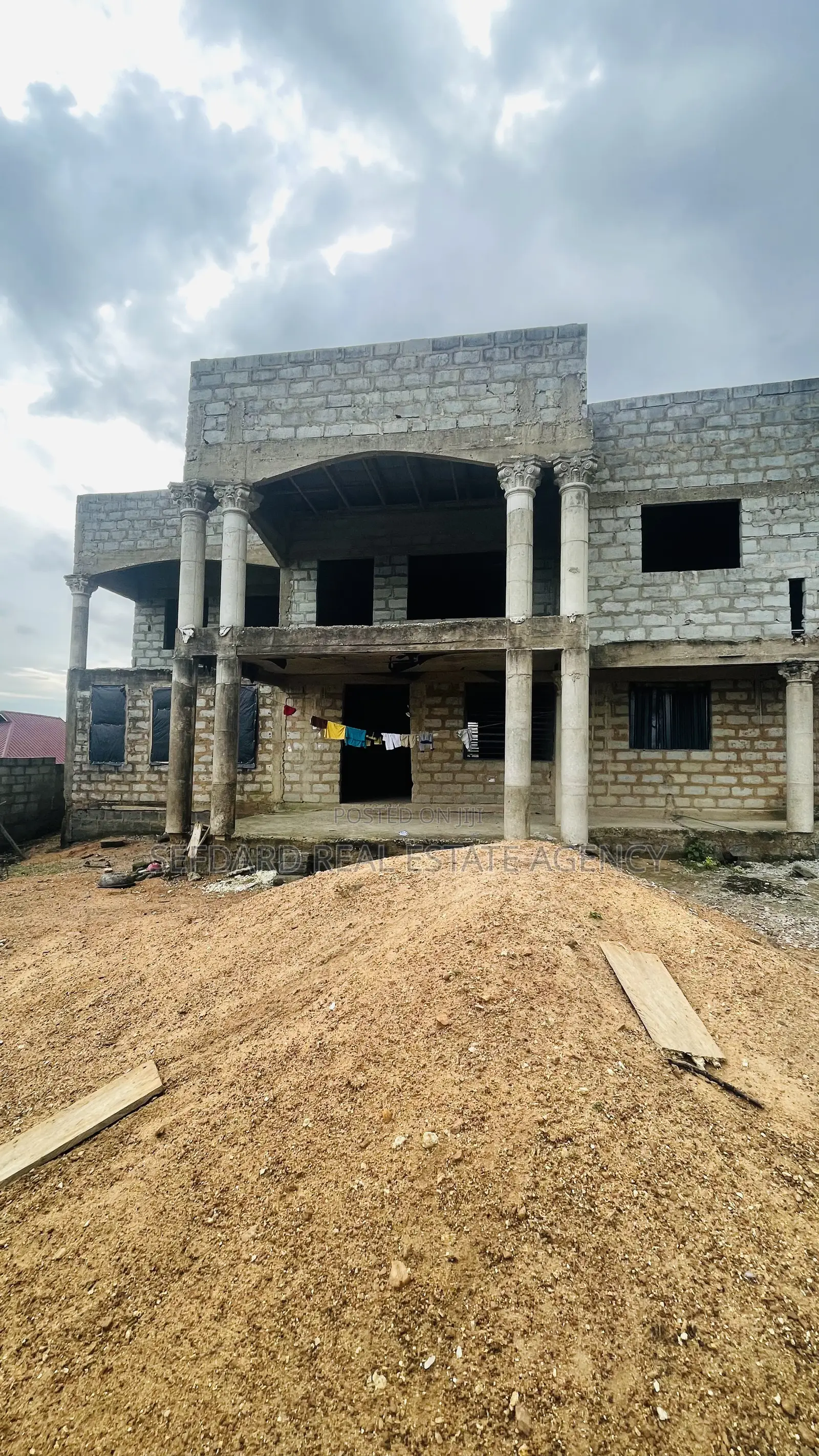 9bdrm House in Sefdard Properties, Amasaman for sale